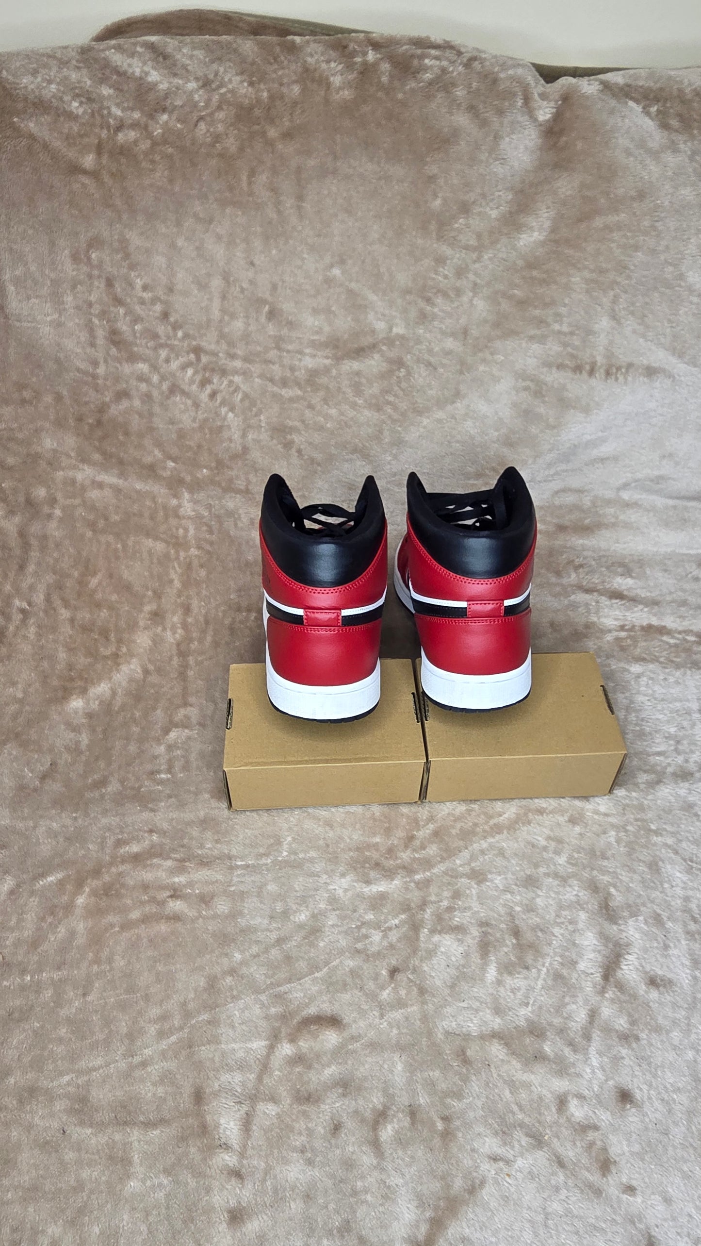 Jordan 1 Mid - Chicago Black Toe