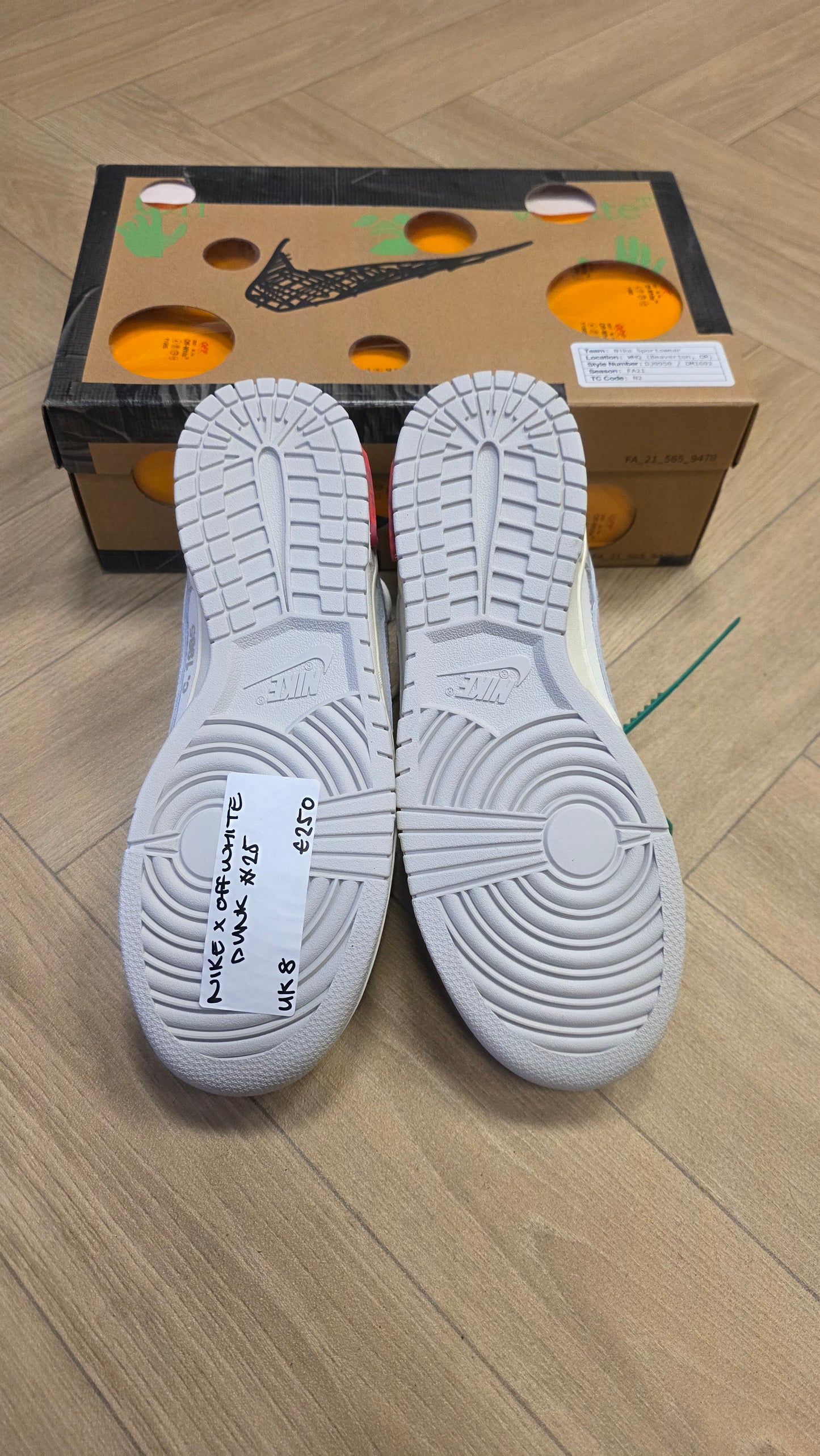 Nike × Off-White Dunk Low - Lot 25