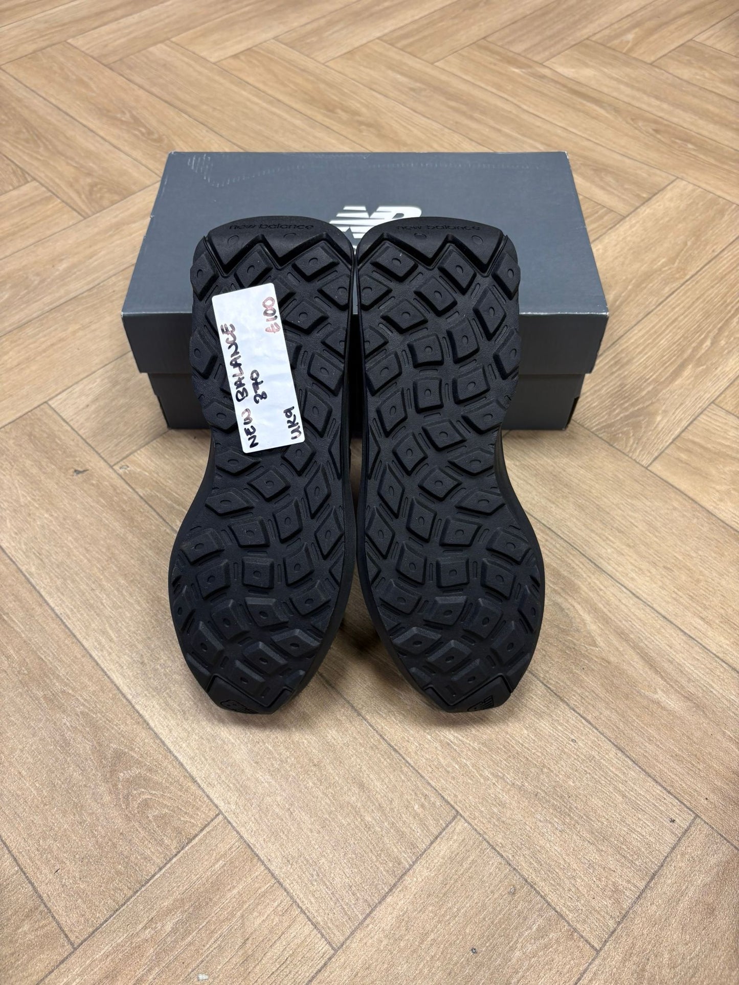 New Balance 370 - Black Castlerock