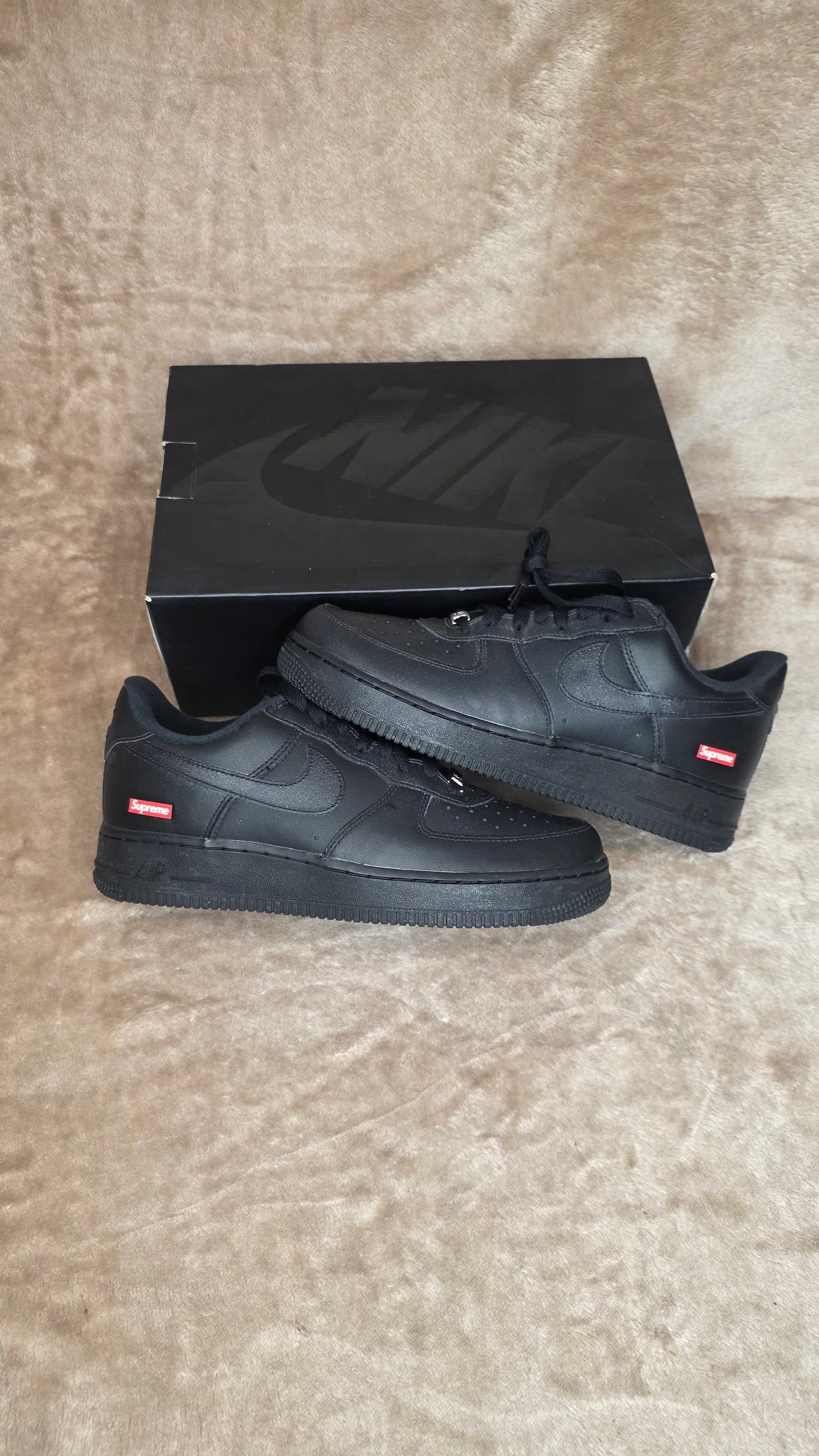 Supreme × Nike Air Force 1 - Black