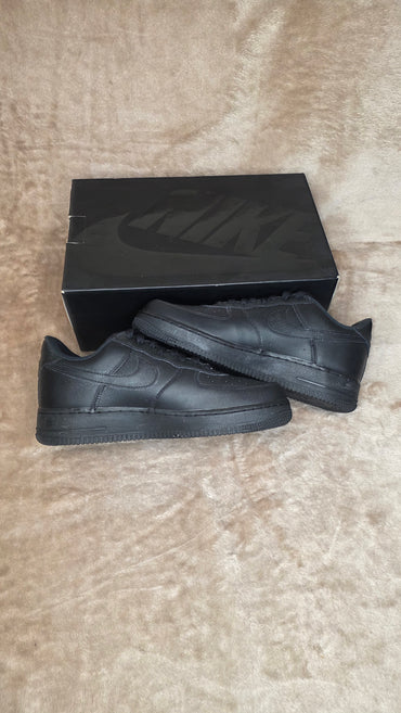 Supreme × Nike Air Force 1 - Black