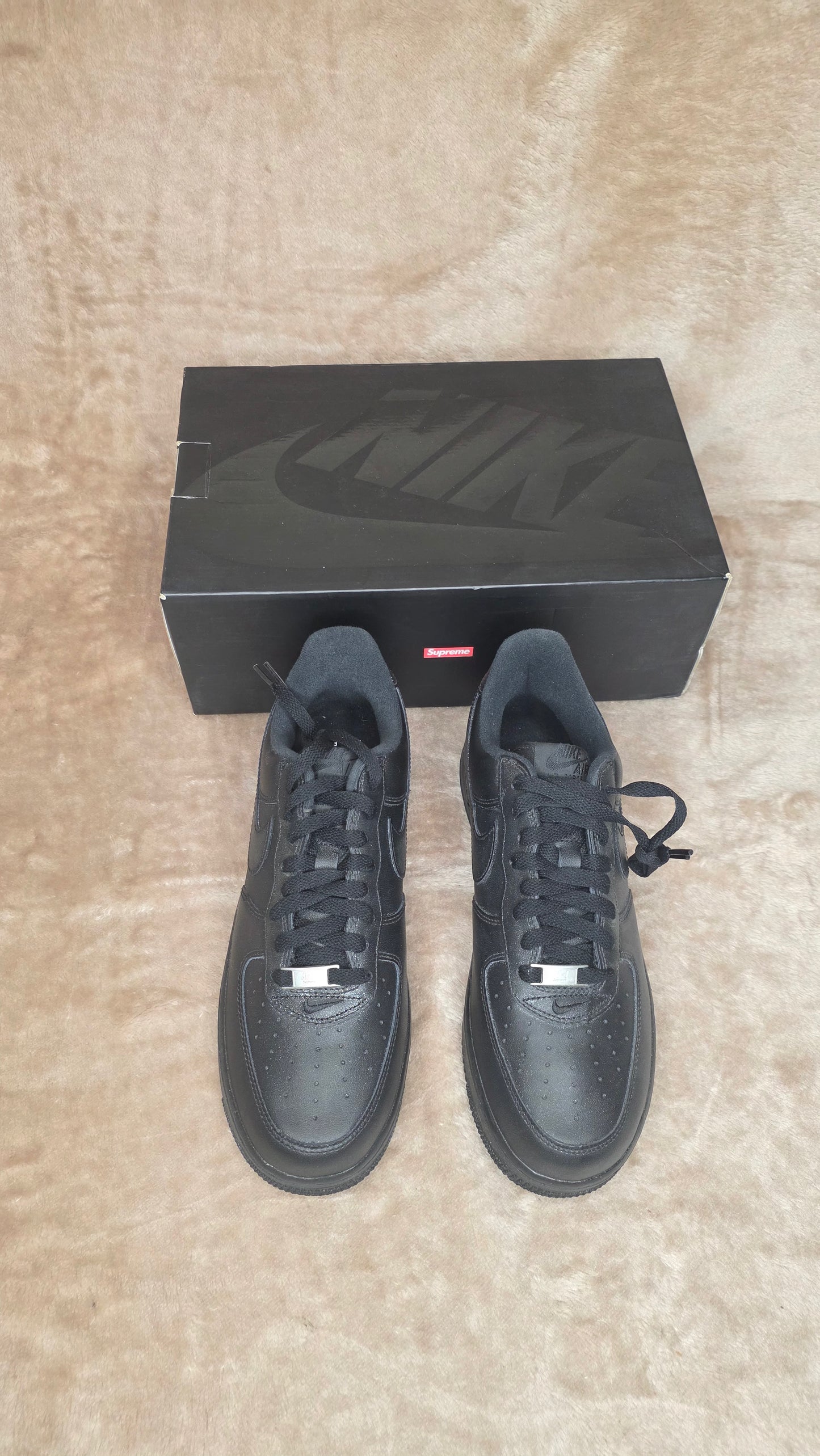 Supreme × Nike Air Force 1 - Black