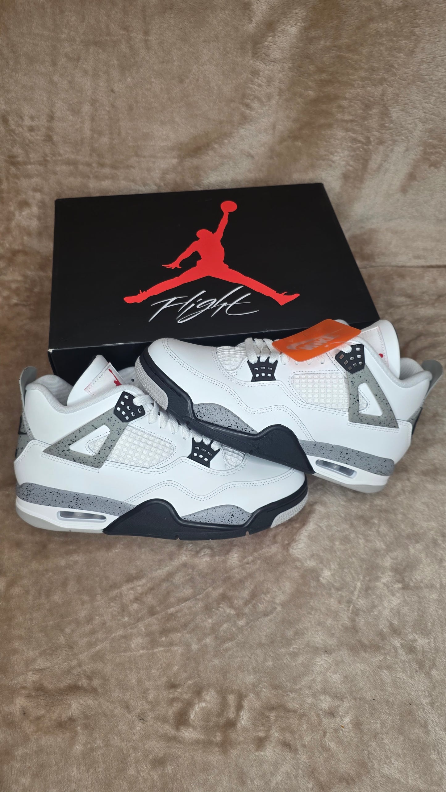 Jordan 4 - White Cement