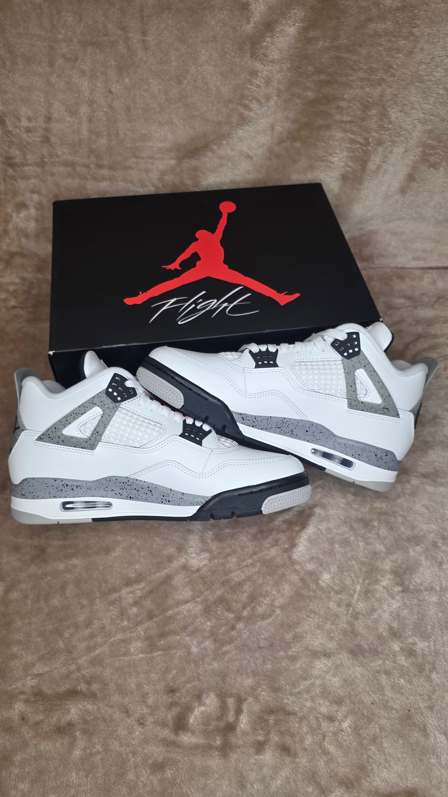 Jordan 4 - White Cement