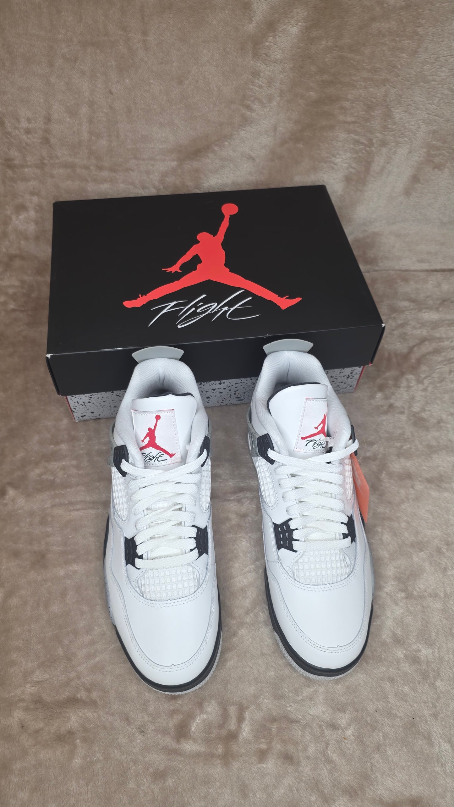Jordan 4 - White Cement