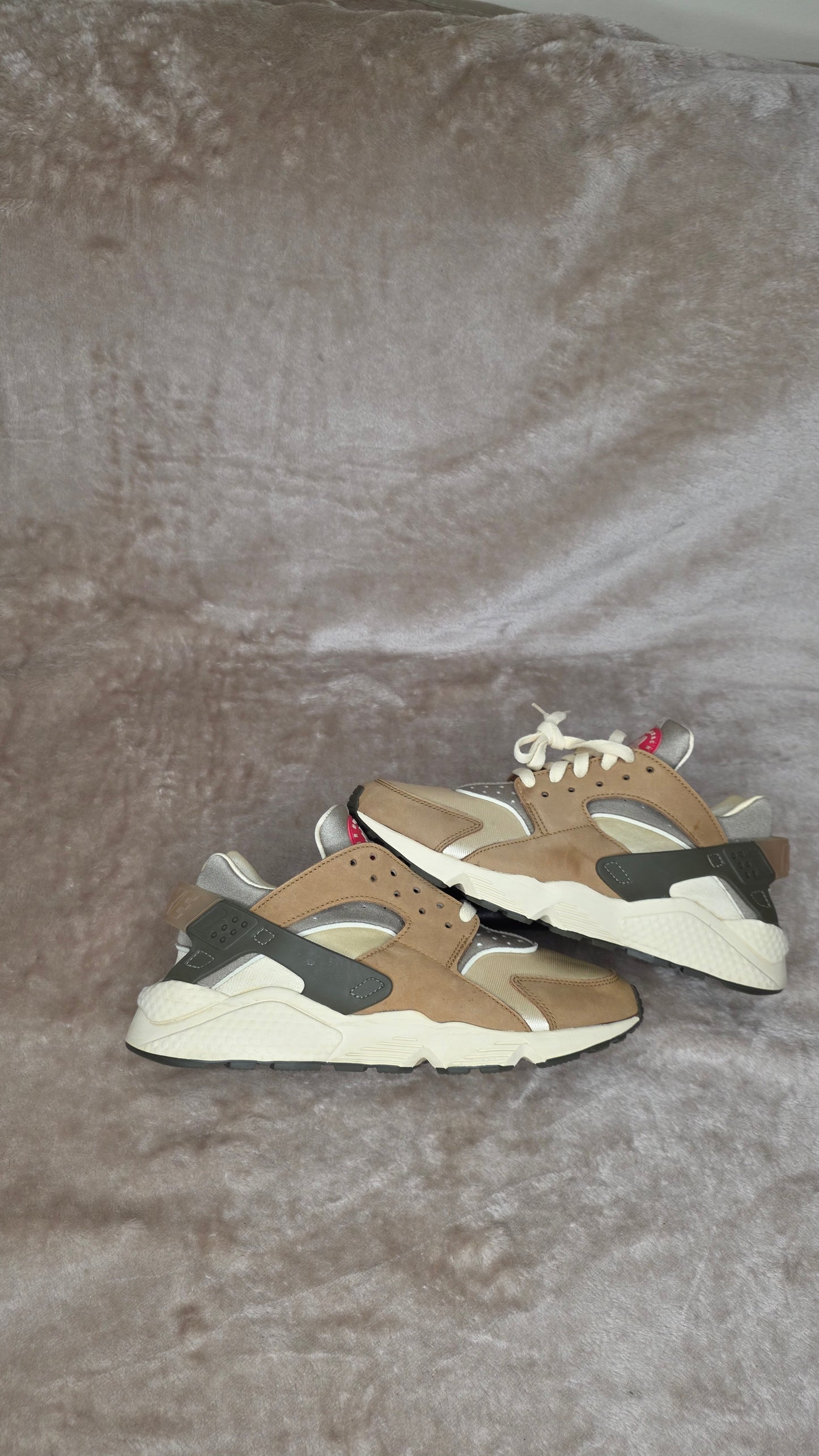 Stussy × Nike Huarache - Desert Oak