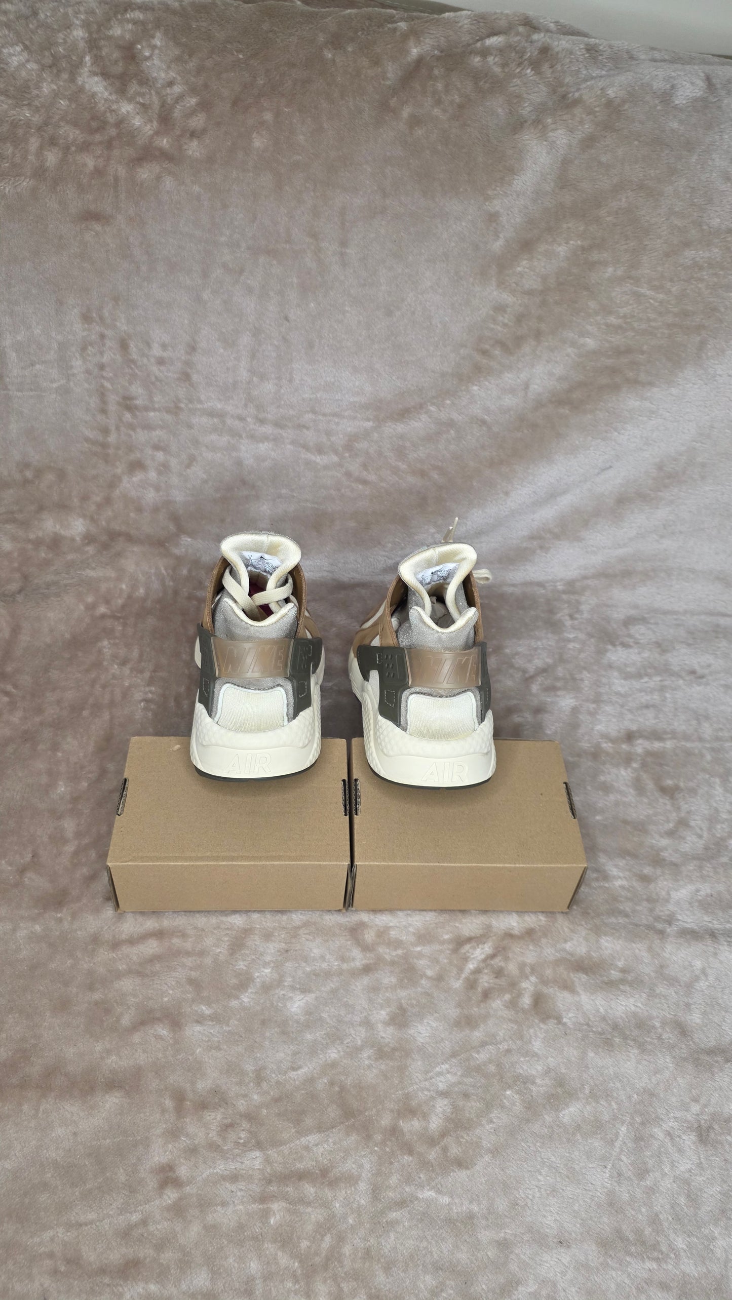 Stussy × Nike Huarache - Desert Oak