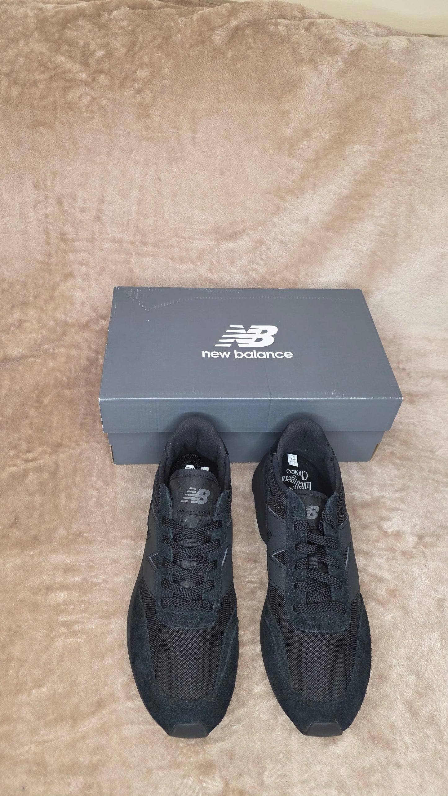 New Balance 370 - Triple Black