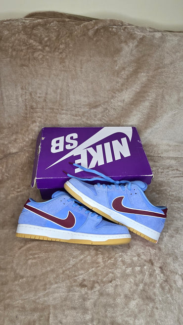 Nike SB Dunk Low - Philadelphia Phillies