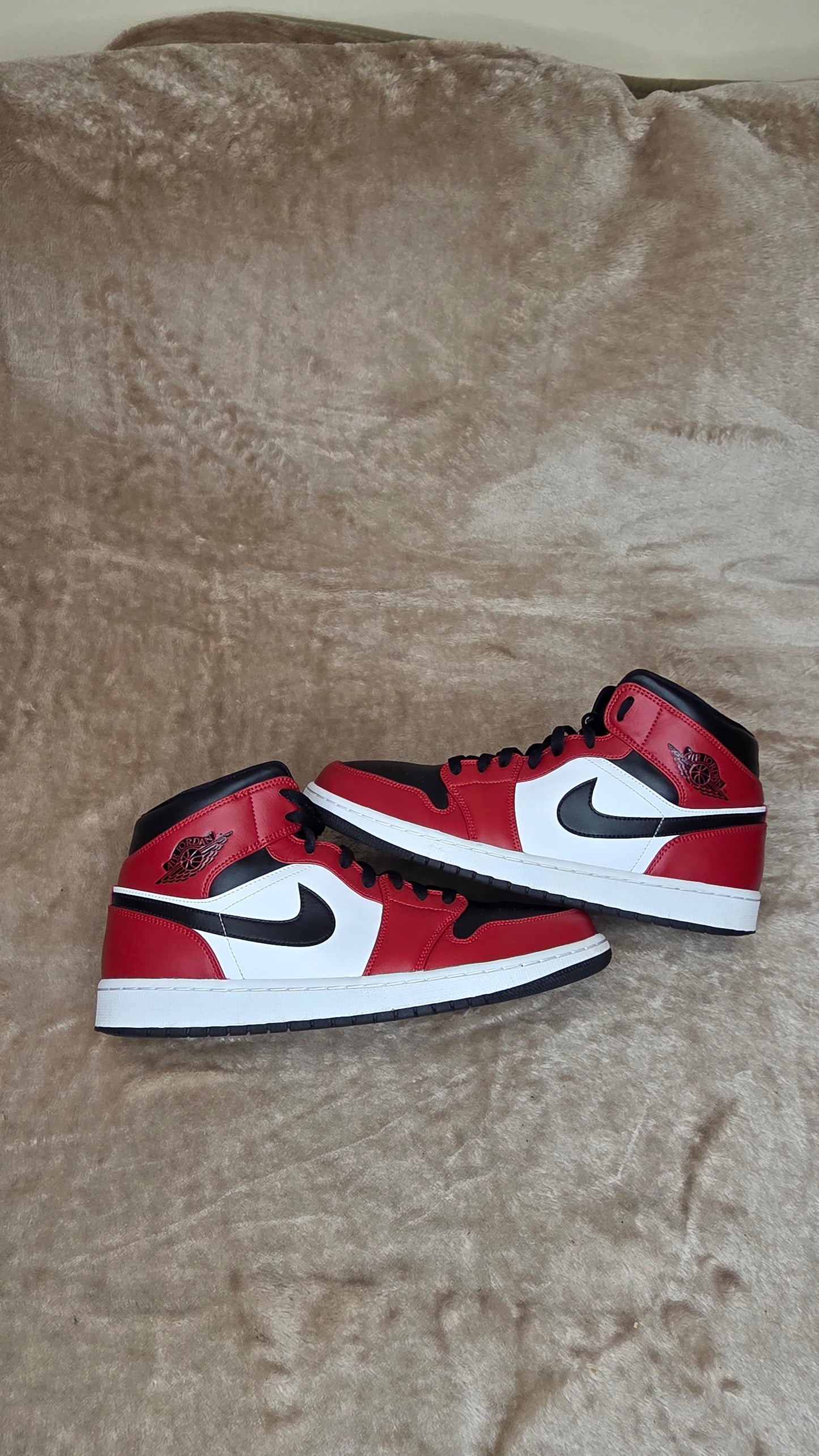 Jordan 1 Mid - Chicago Black Toe