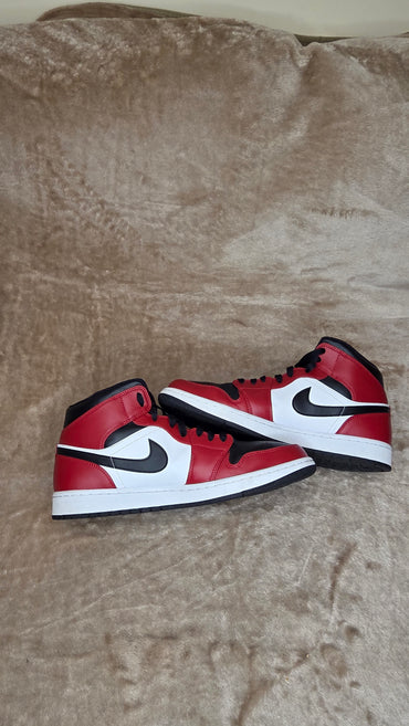 Jordan 1 Mid - Chicago Black Toe