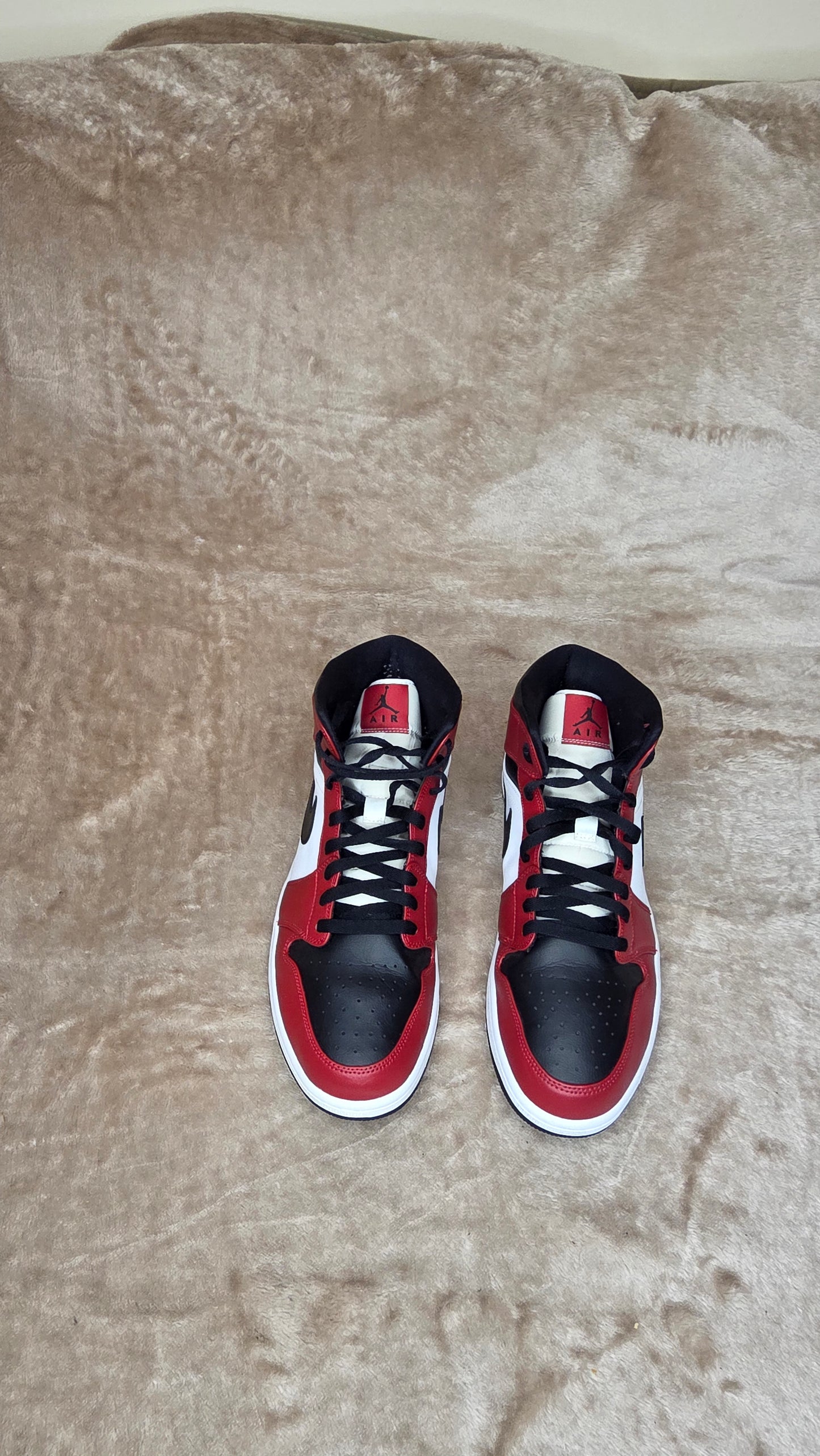 Jordan 1 Mid - Chicago Black Toe
