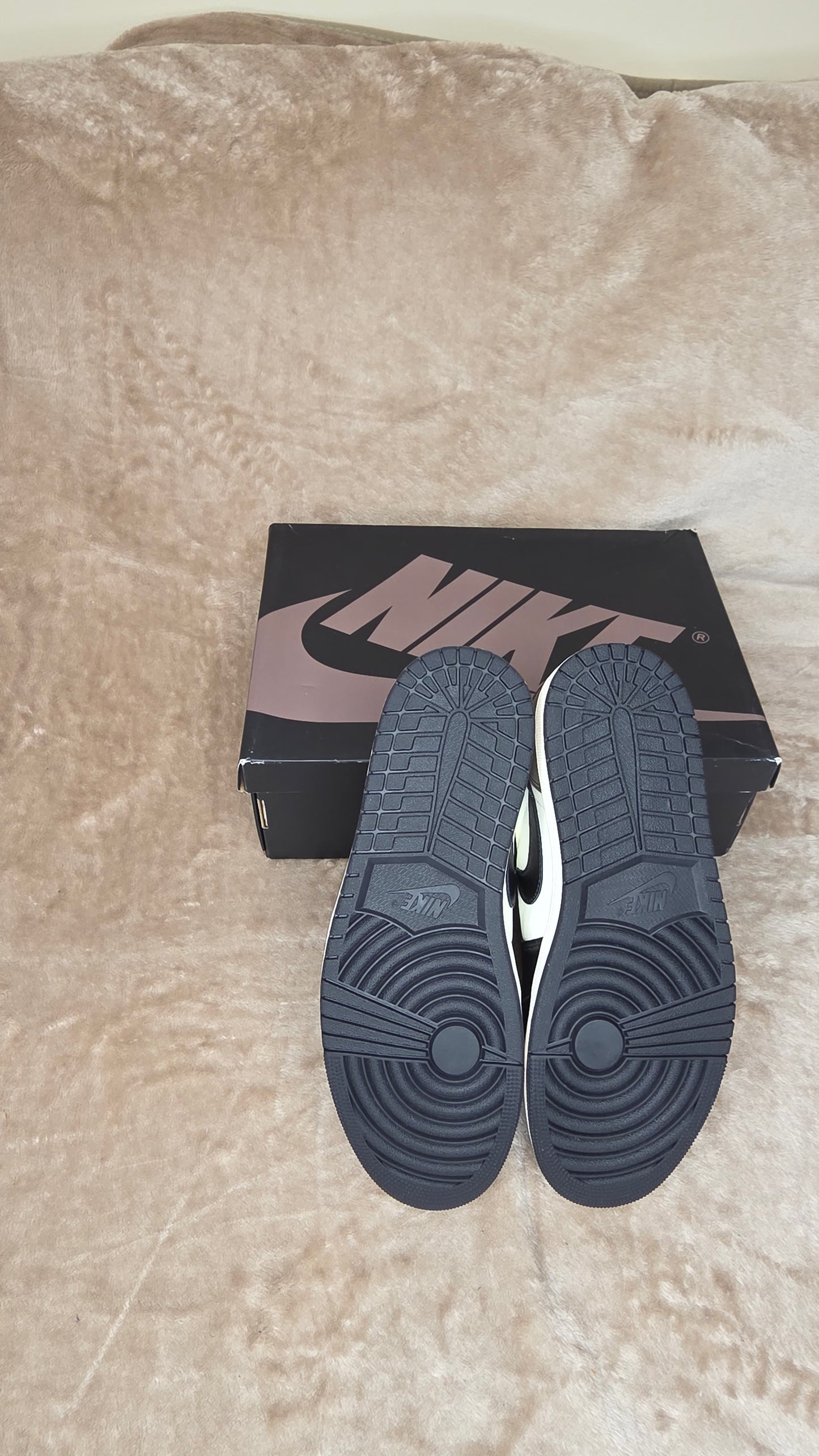 Jordan 1 Low - Mocha