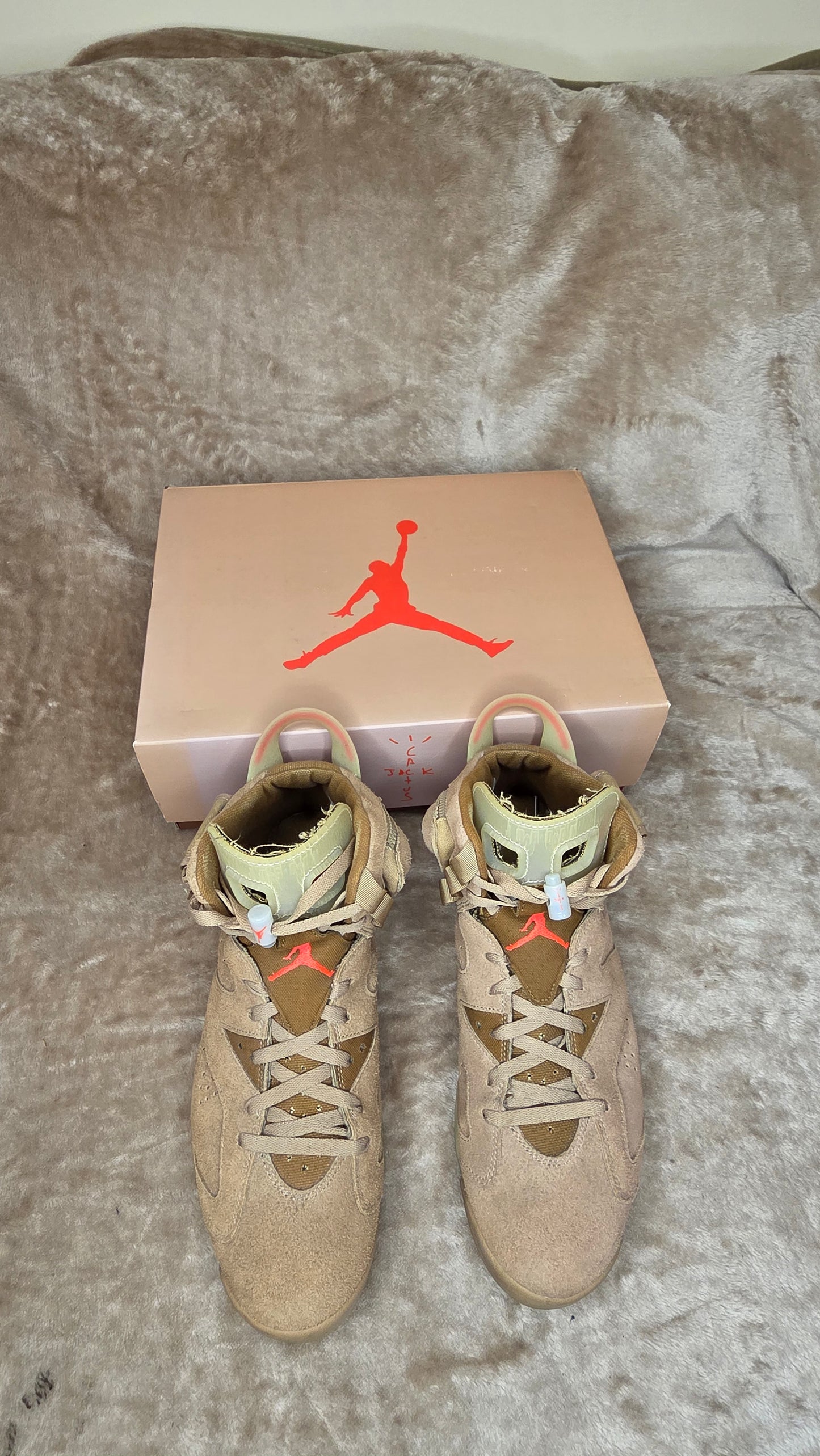 Jordan 6 × Travis Scott - British Khaki