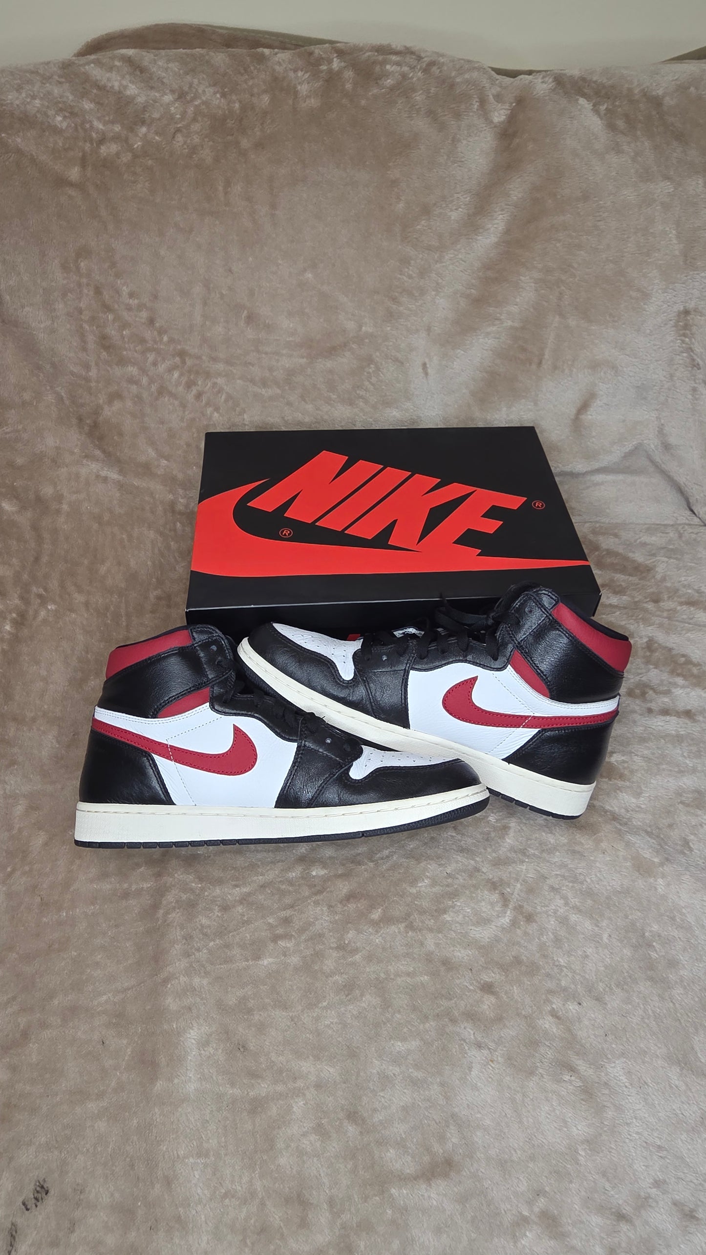 Jordan 1 Retro High - Black Gym Red