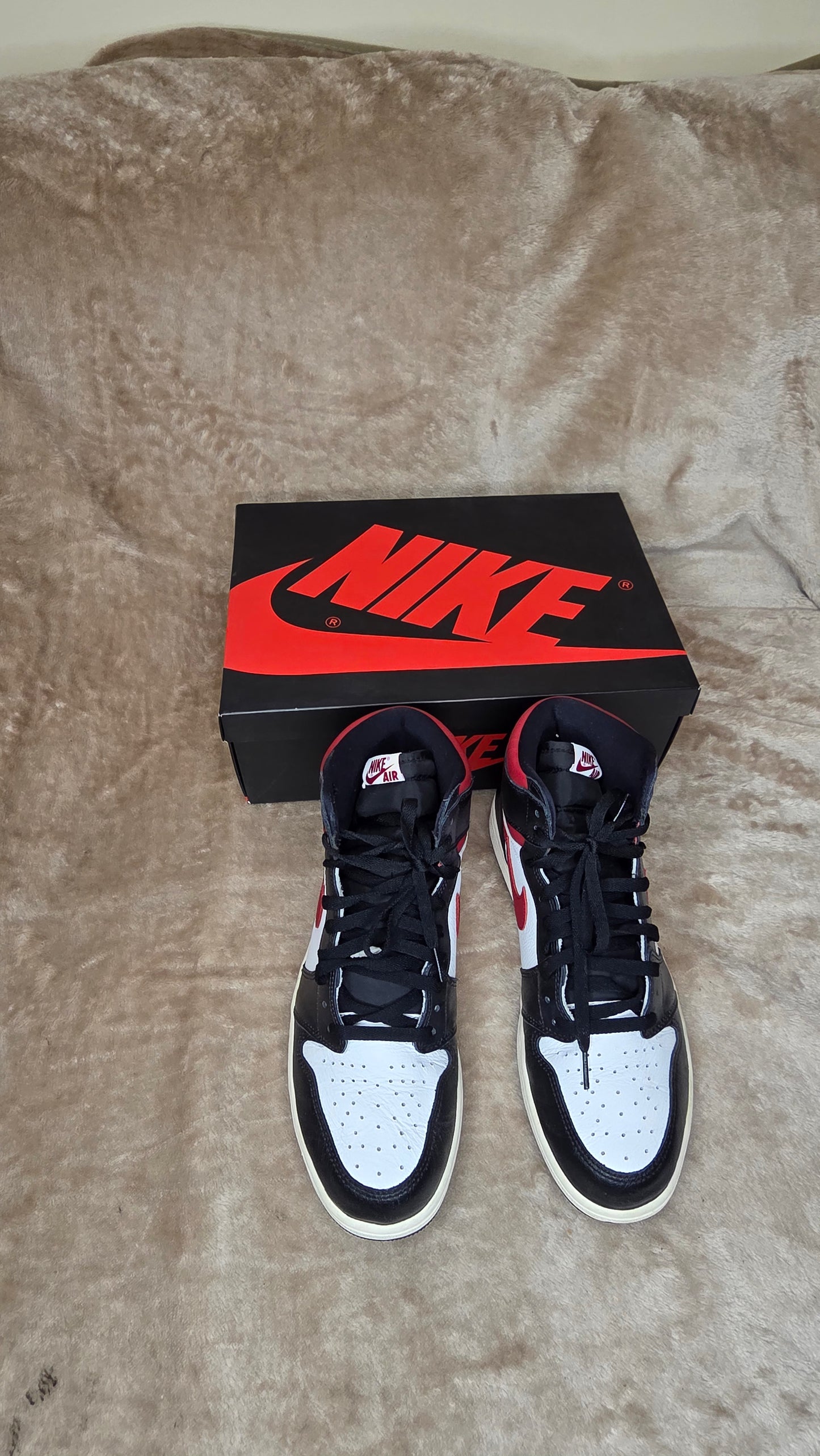 Jordan 1 Retro High - Black Gym Red