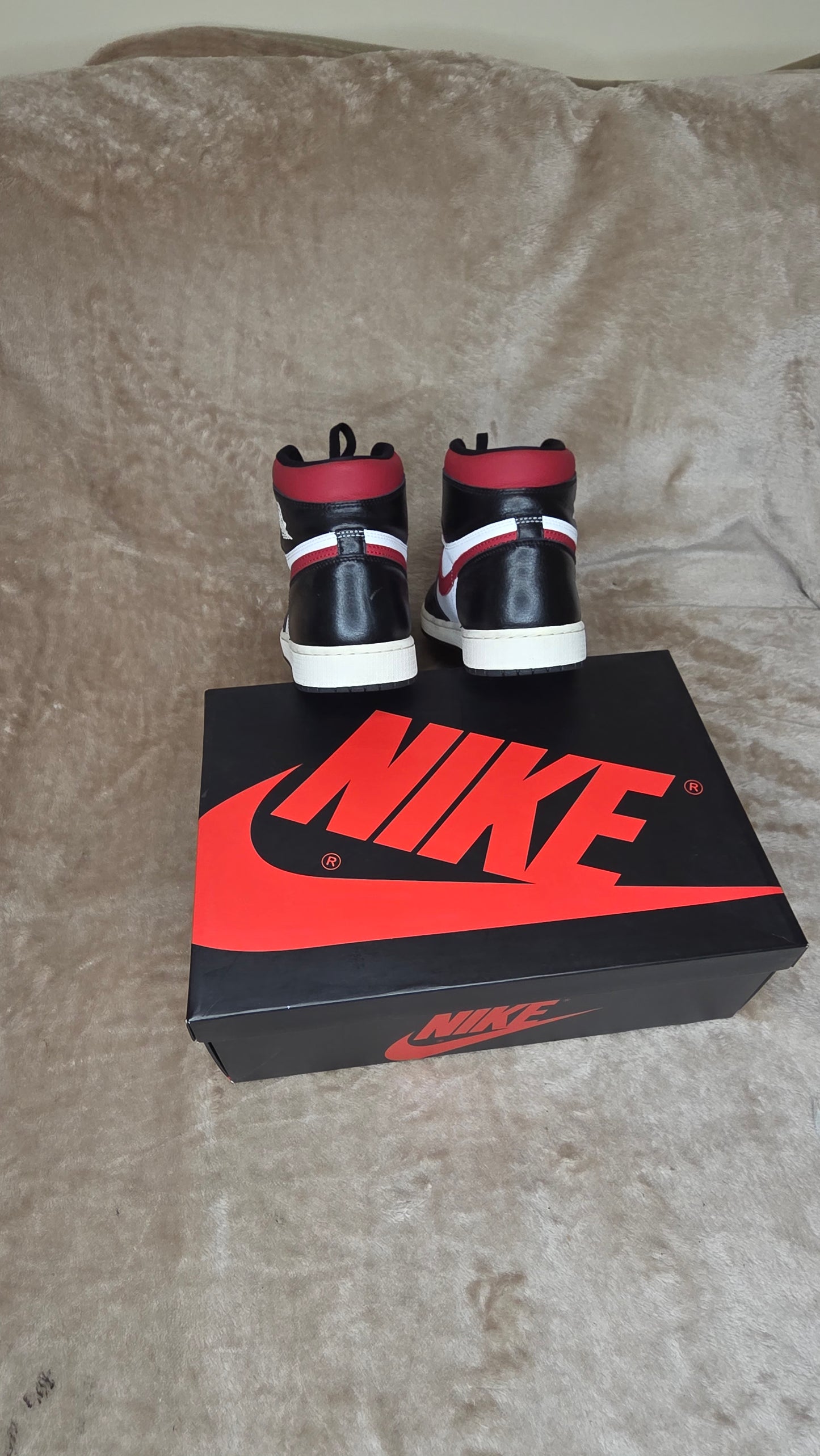 Jordan 1 Retro High - Black Gym Red