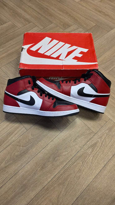 Jordan 1 Mid Chicago Toe