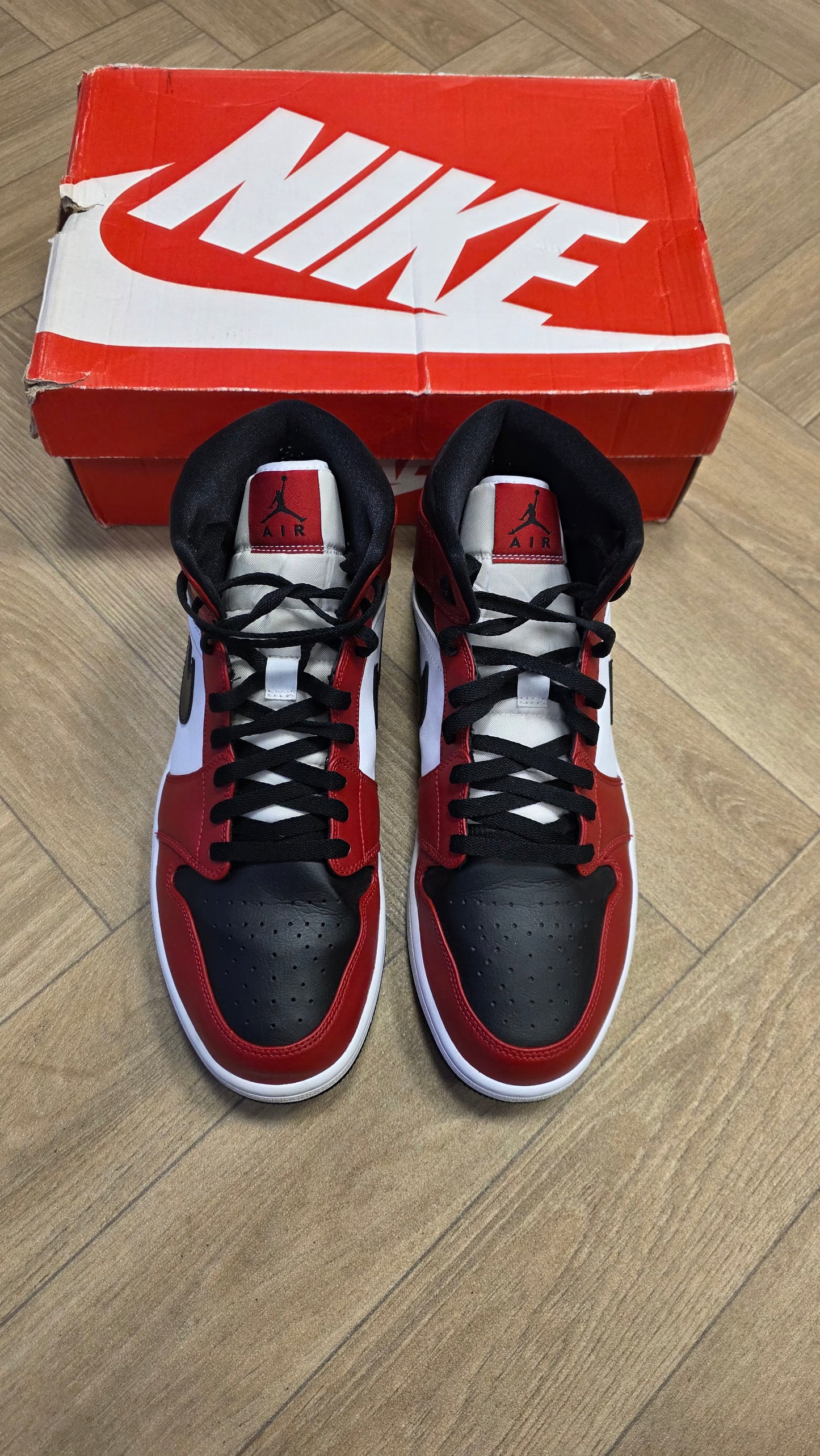 Jordan 1 Mid Chicago Toe