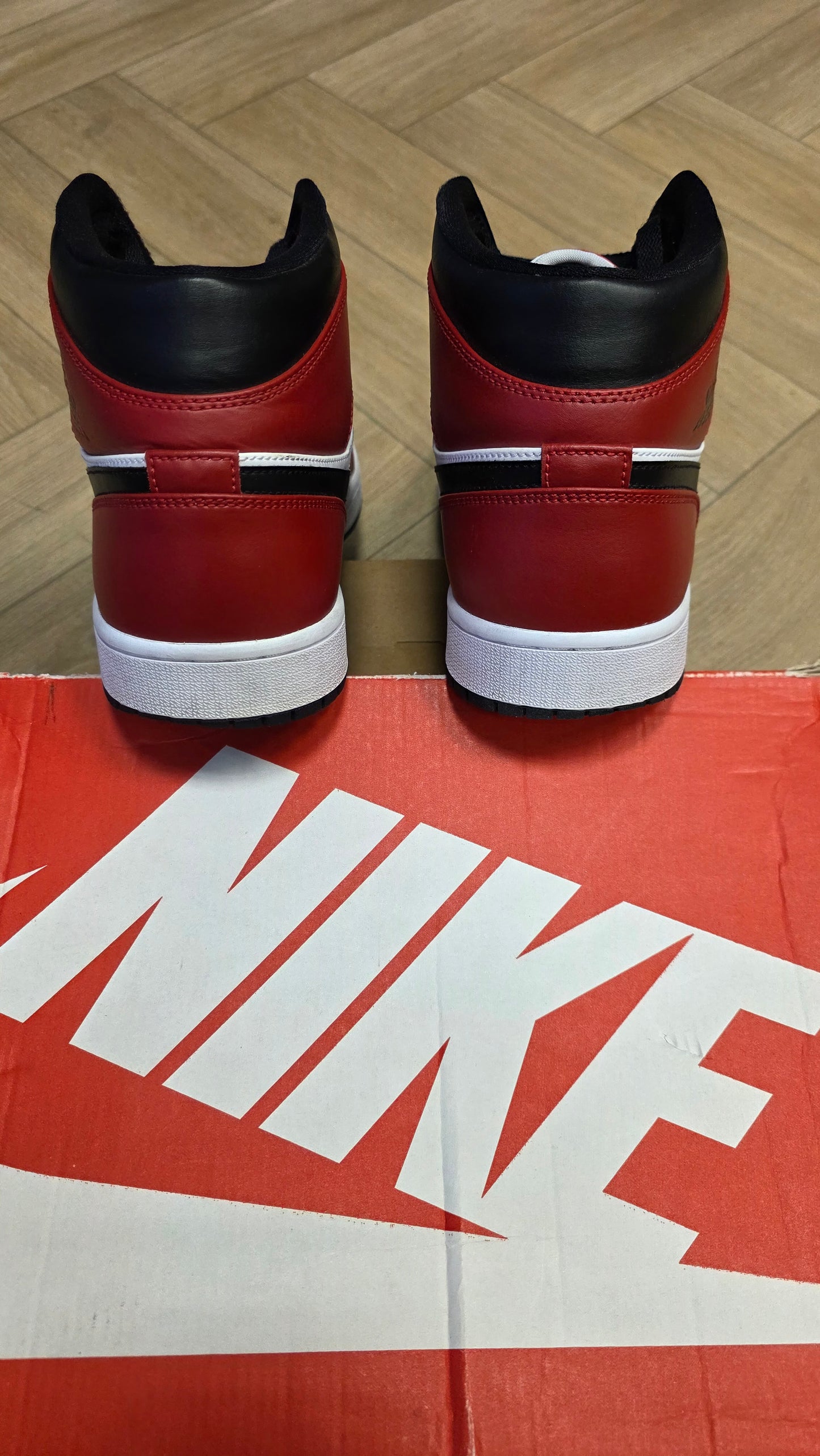 Jordan 1 Mid Chicago Toe