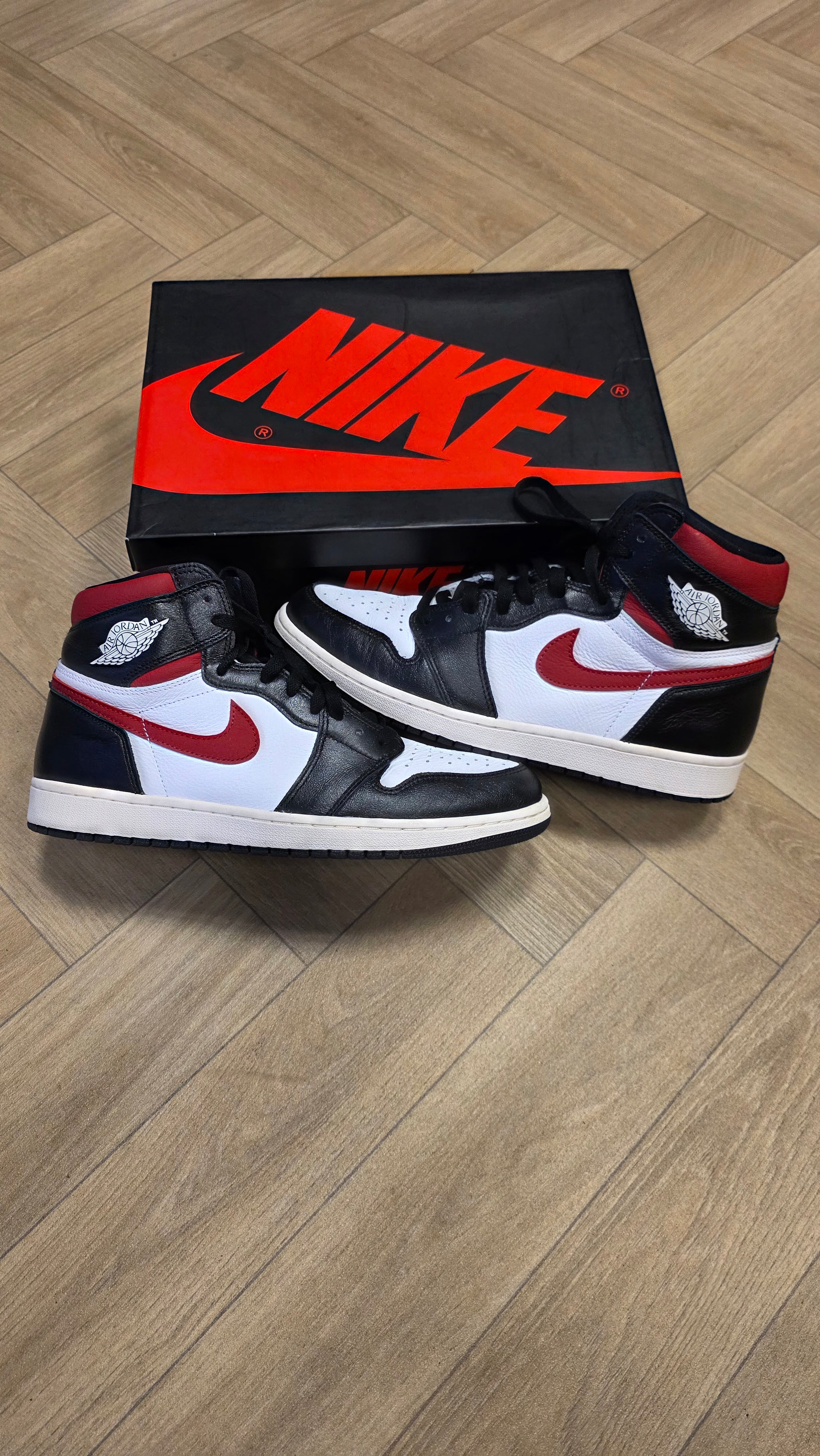 Jordan 1 High Black Gym Red