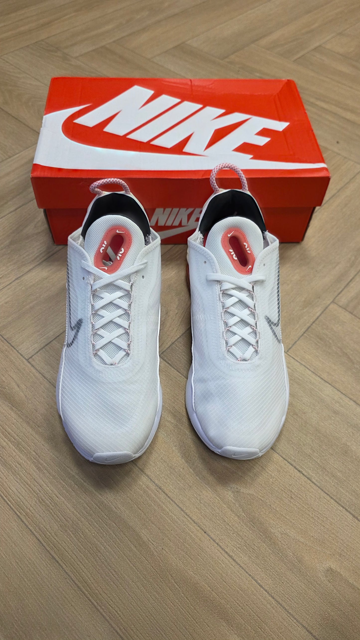 Nike Air Max 2090 - Summit White Siren Red