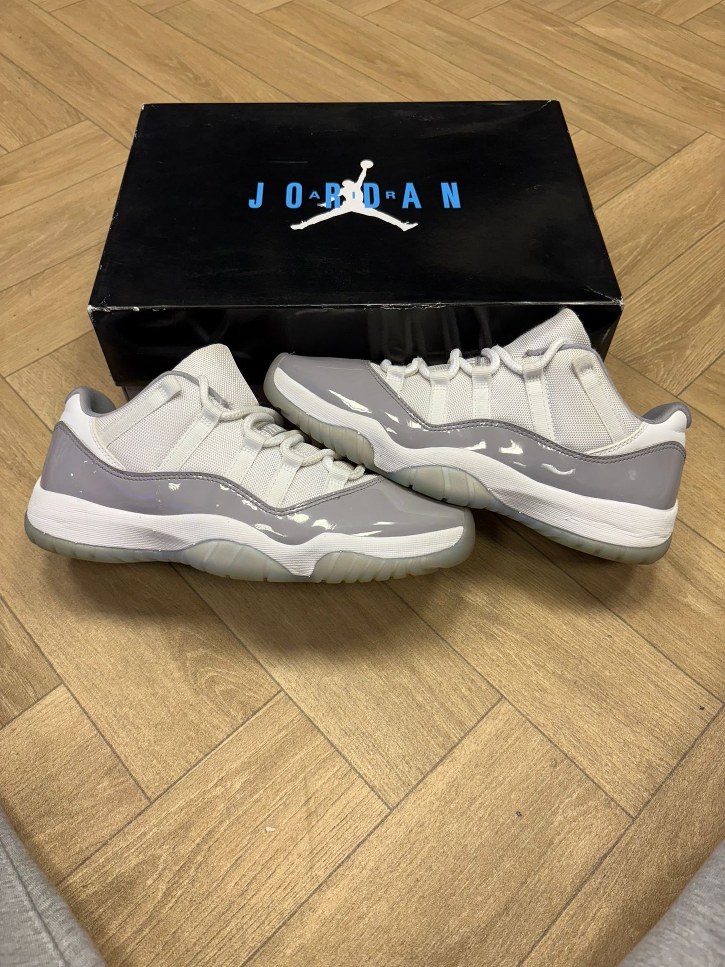 Jordan 11 Low - Cement Grey