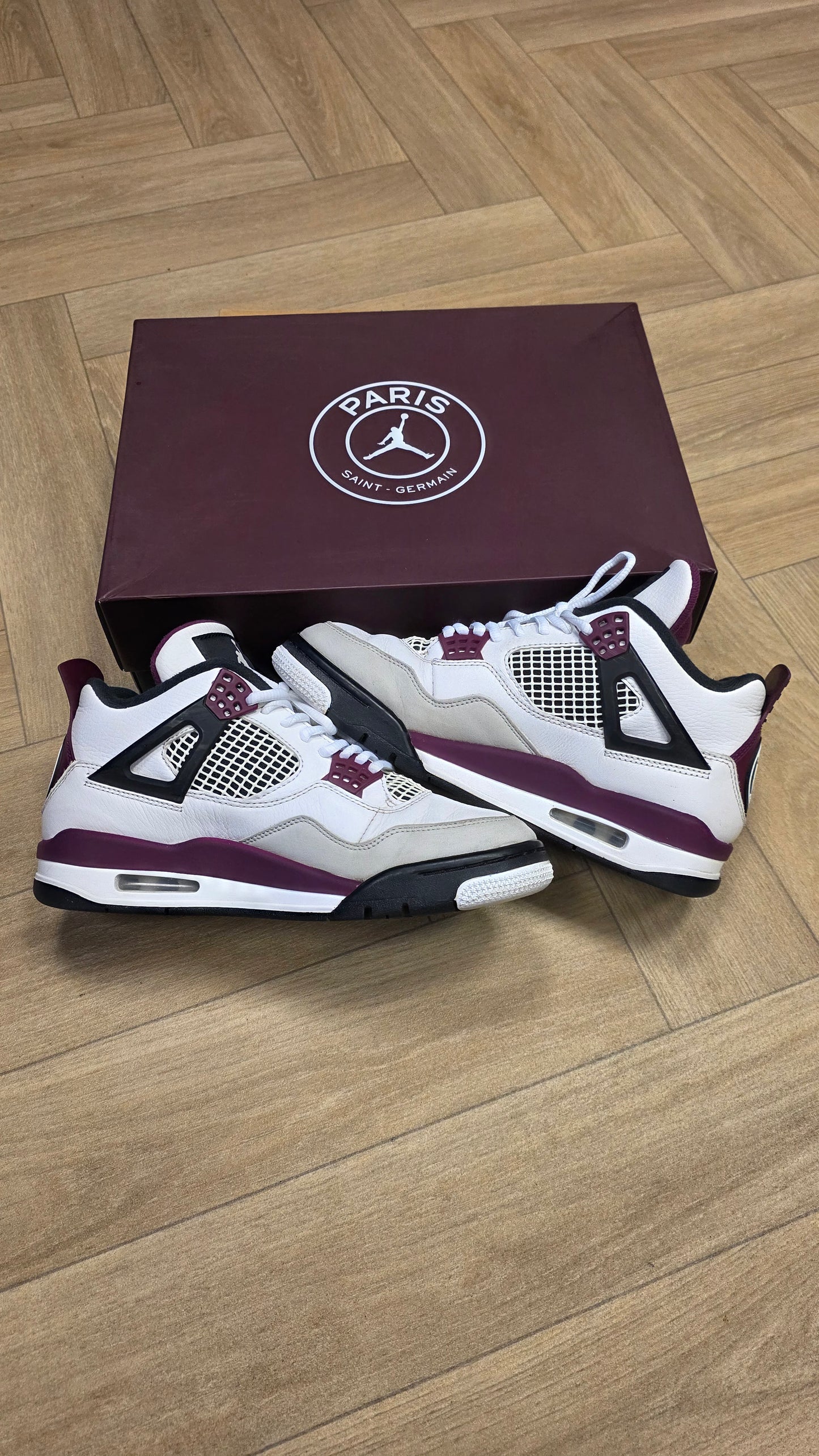 Jordan 4 - PSG (Paris Saint-Germain)
