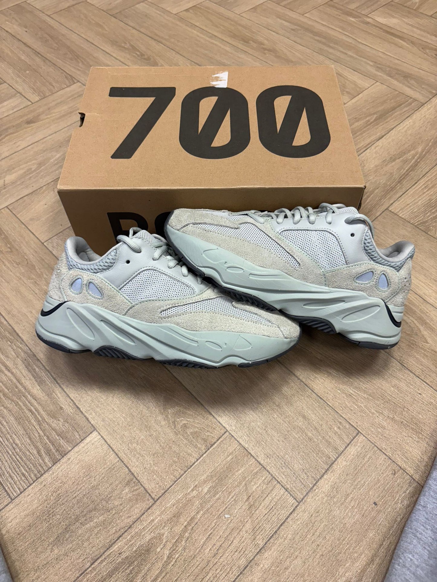 Yeezy Boost 700 - Salt
