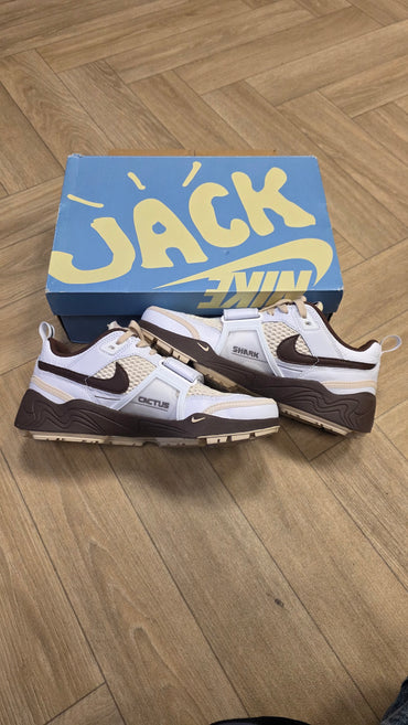 Nike × Travis Scott Zoom Field Jaxx - Light Chocolate