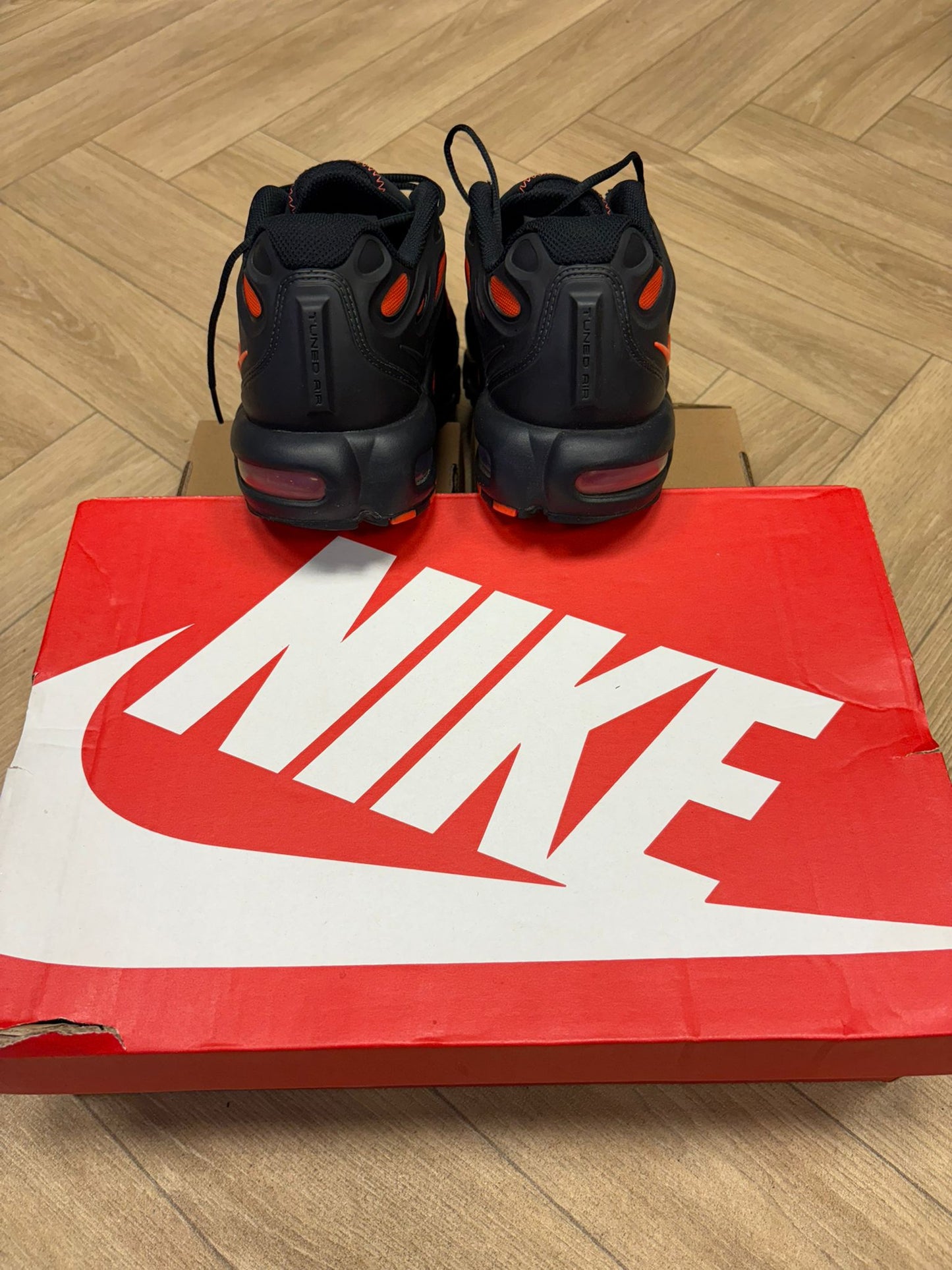 Nike Air Max Plus Drift - Black Dragon Red