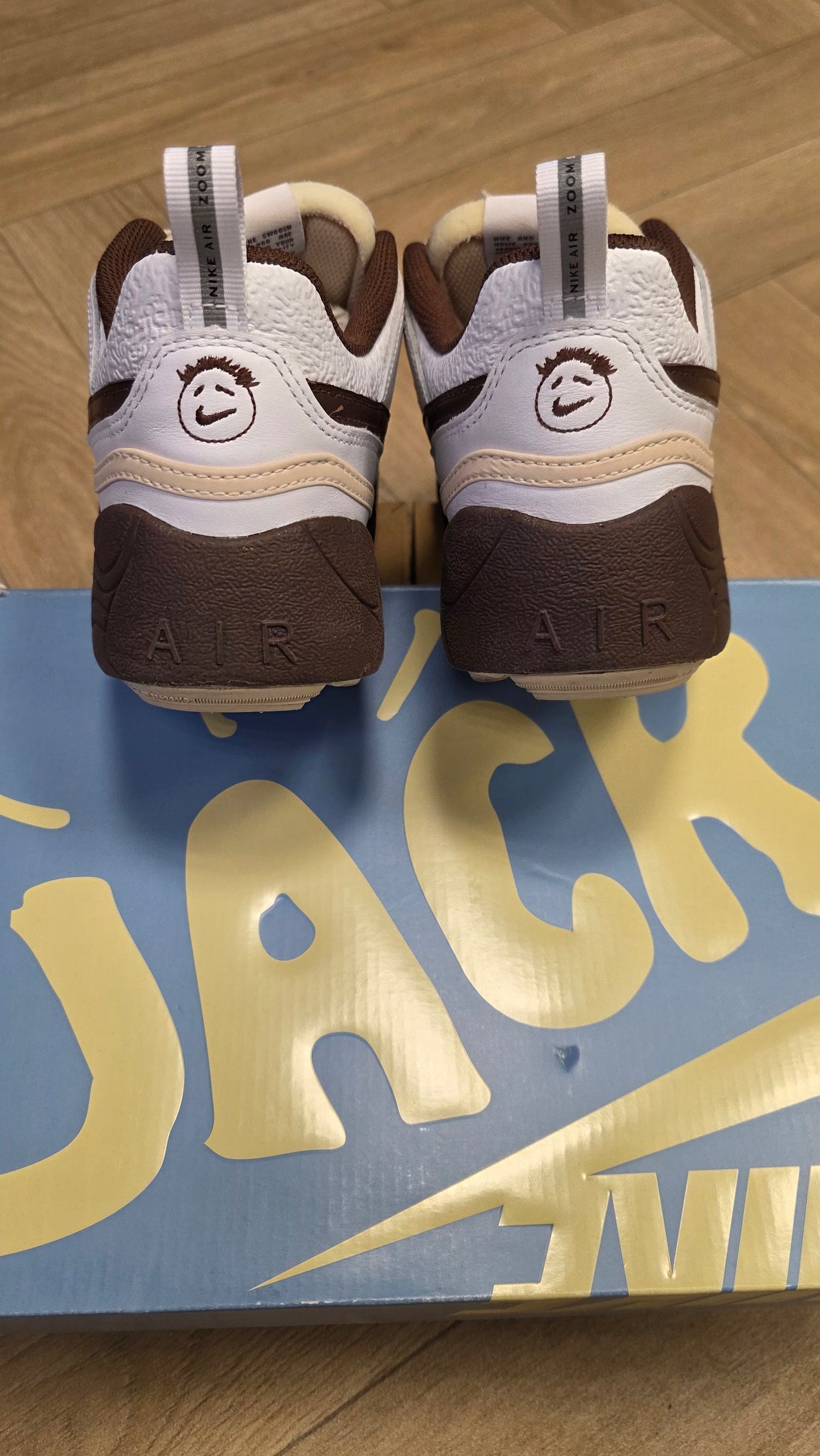 Nike × Travis Scott Zoom Field Jaxx - Light Chocolate