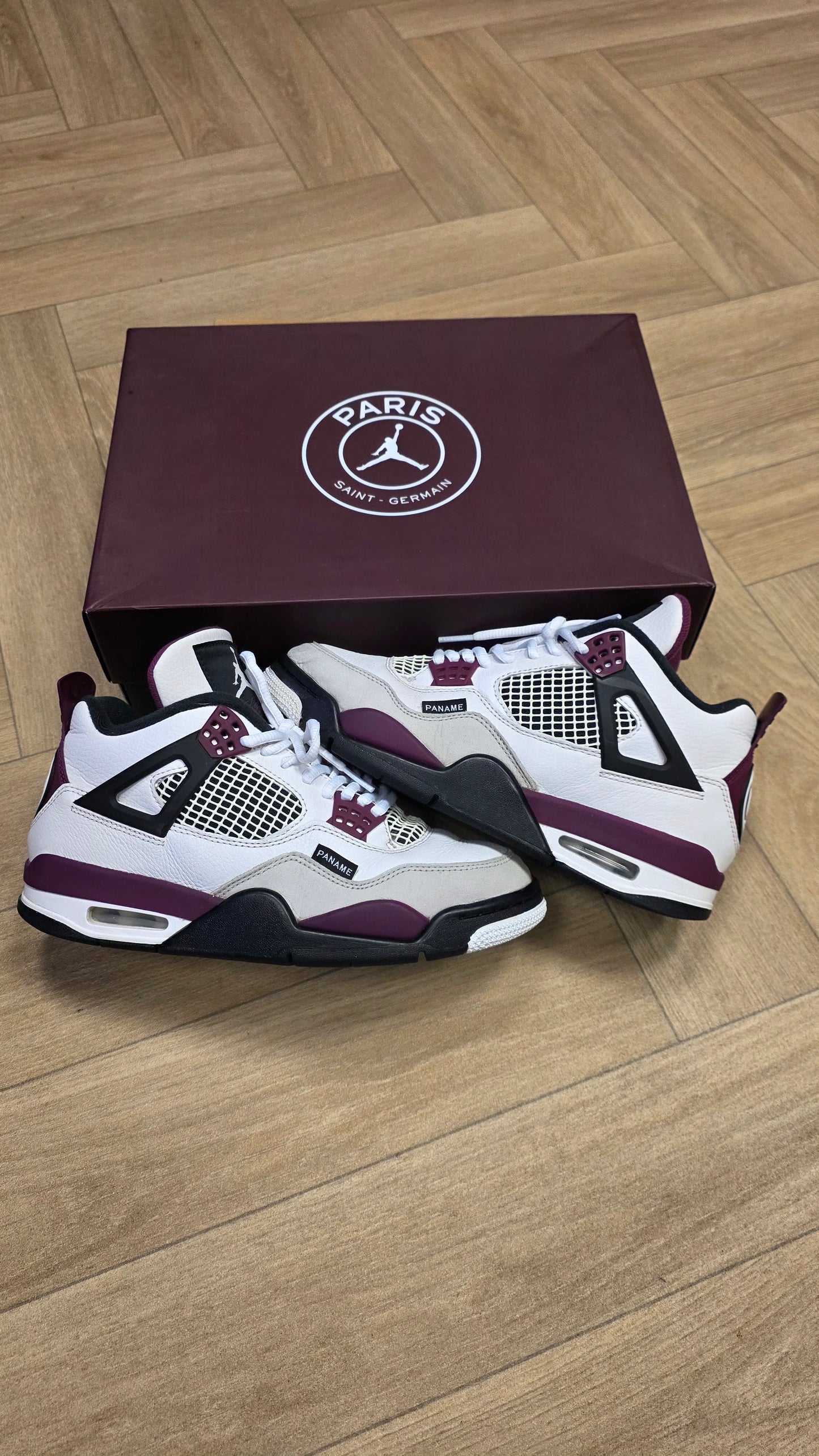 Jordan 4 - PSG (Paris Saint-Germain)
