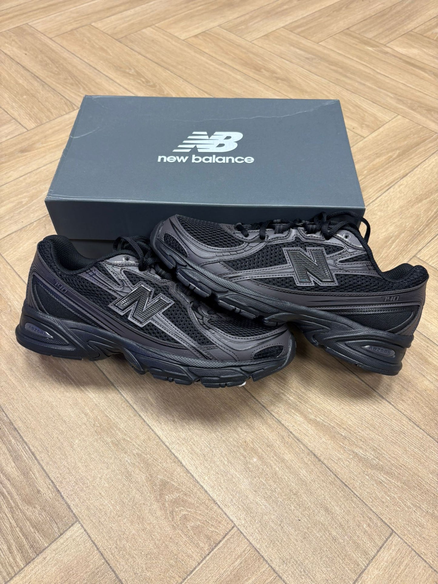 New Balance 740 - Triple Black