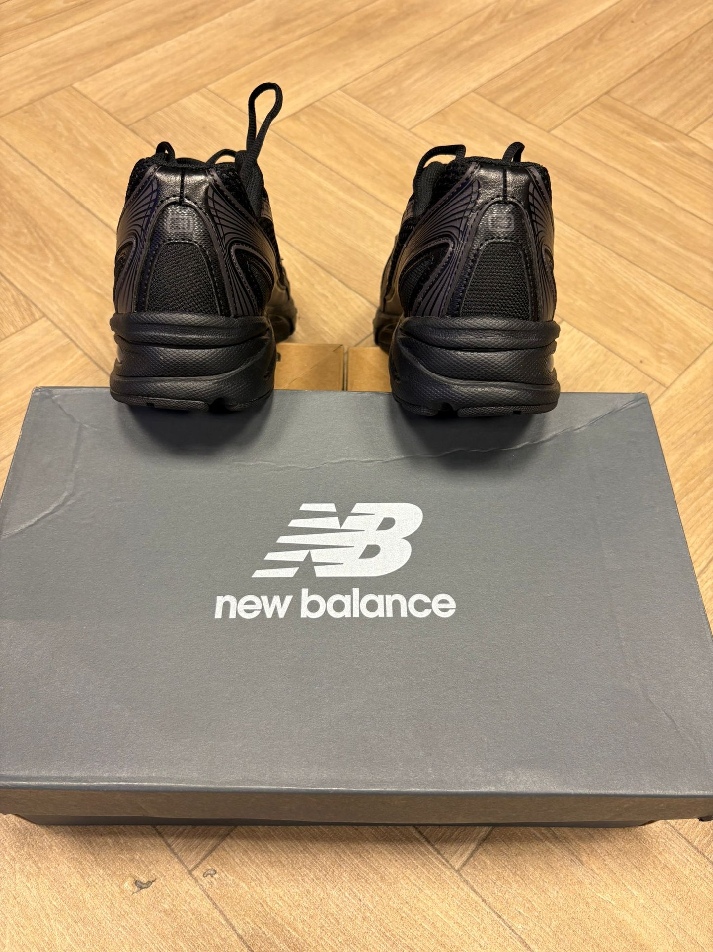 New Balance 740 - Triple Black