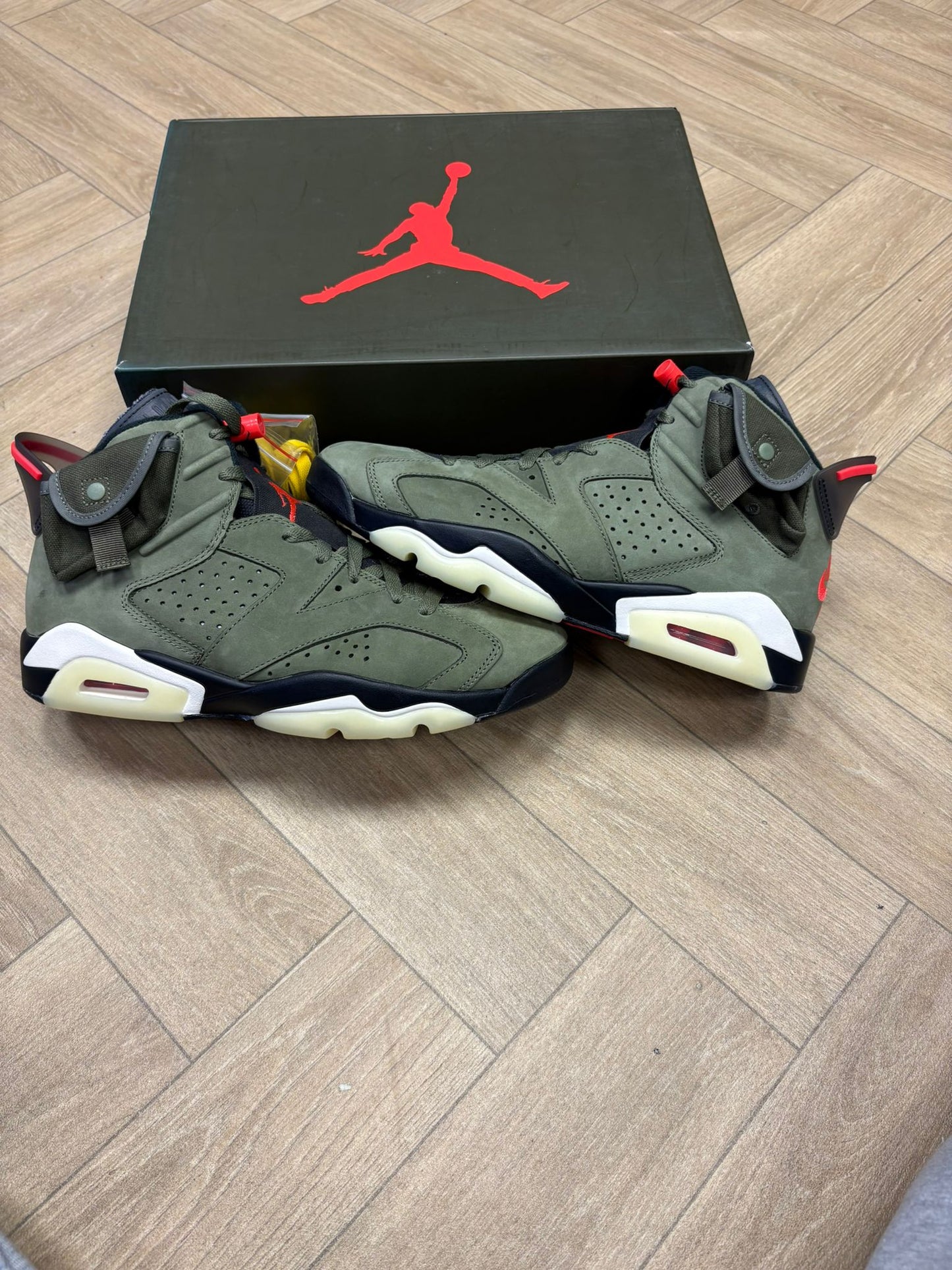 Jordan 6 × Travis Scott - Olive Green