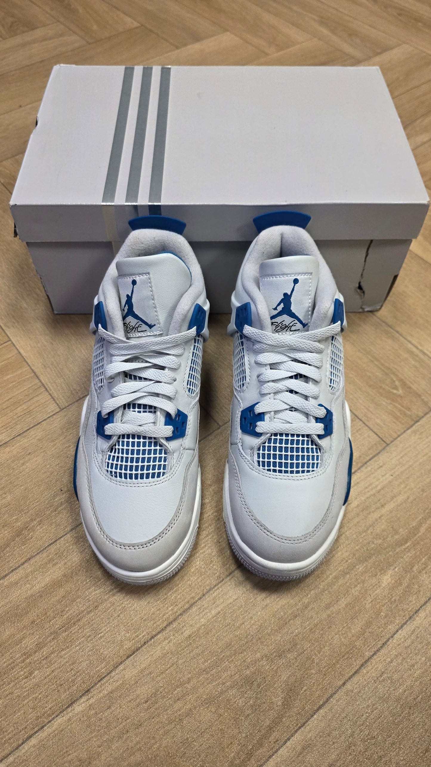 Jordan 4 - Military Blue