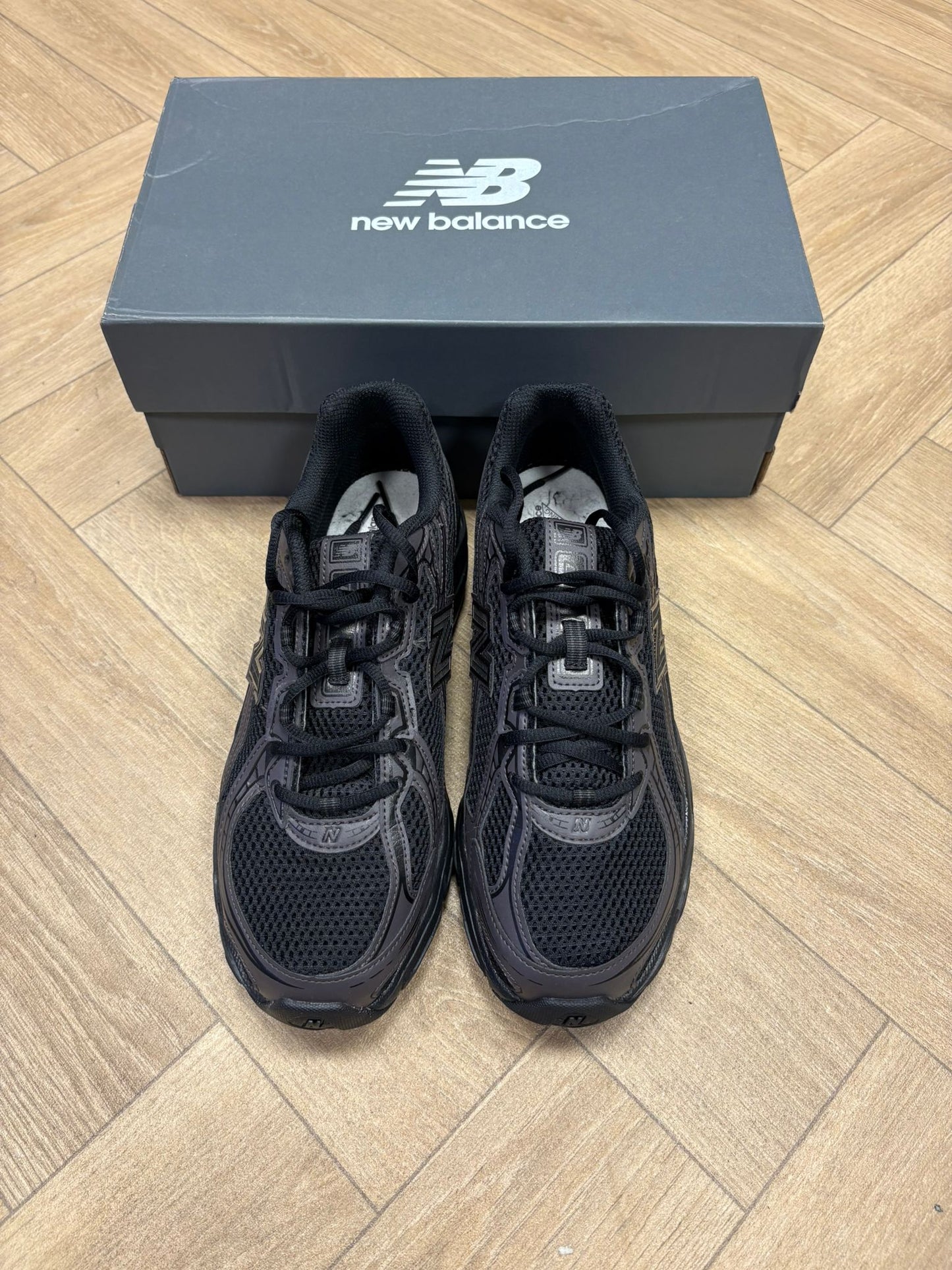New Balance 740 - Triple Black