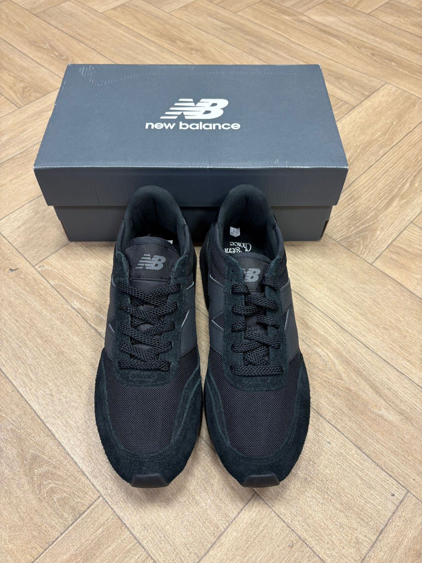 New Balance 370 - Black Castlerock