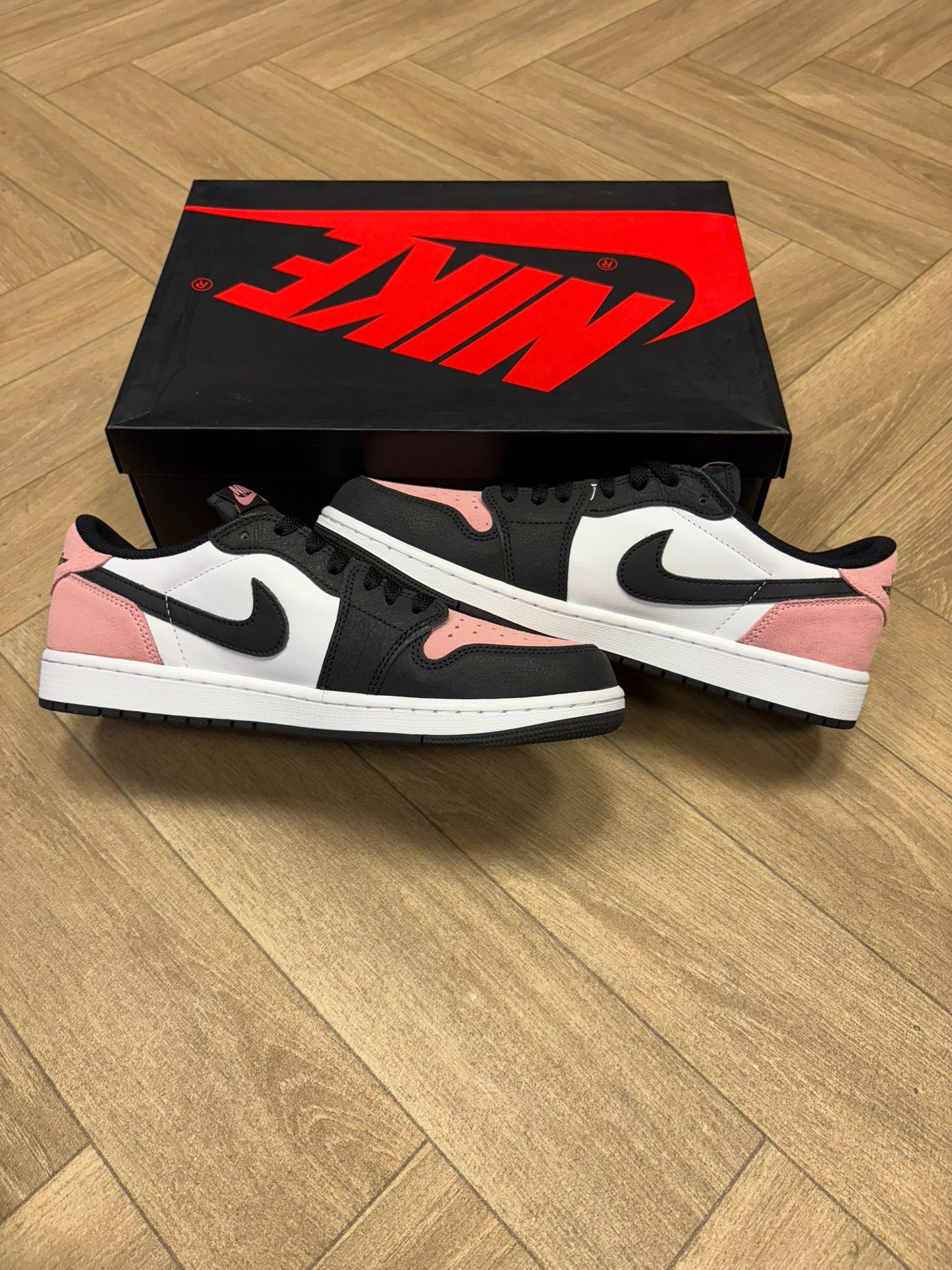 Jordan 1 Low - Bleached Coral