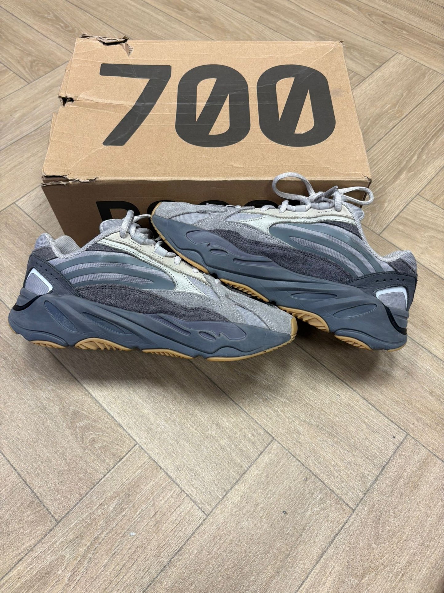 Yeezy Boost 700 V2 - Terpha