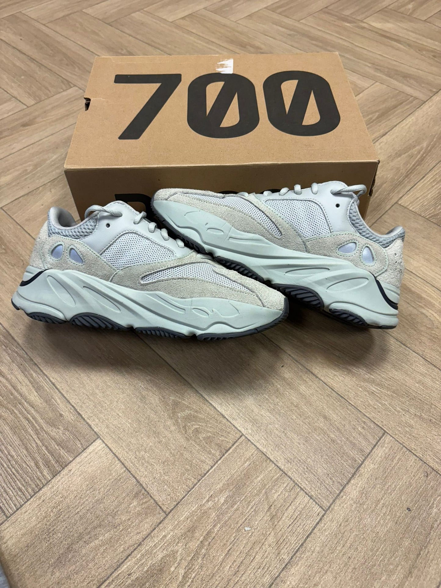 Yeezy Boost 700 - Salt