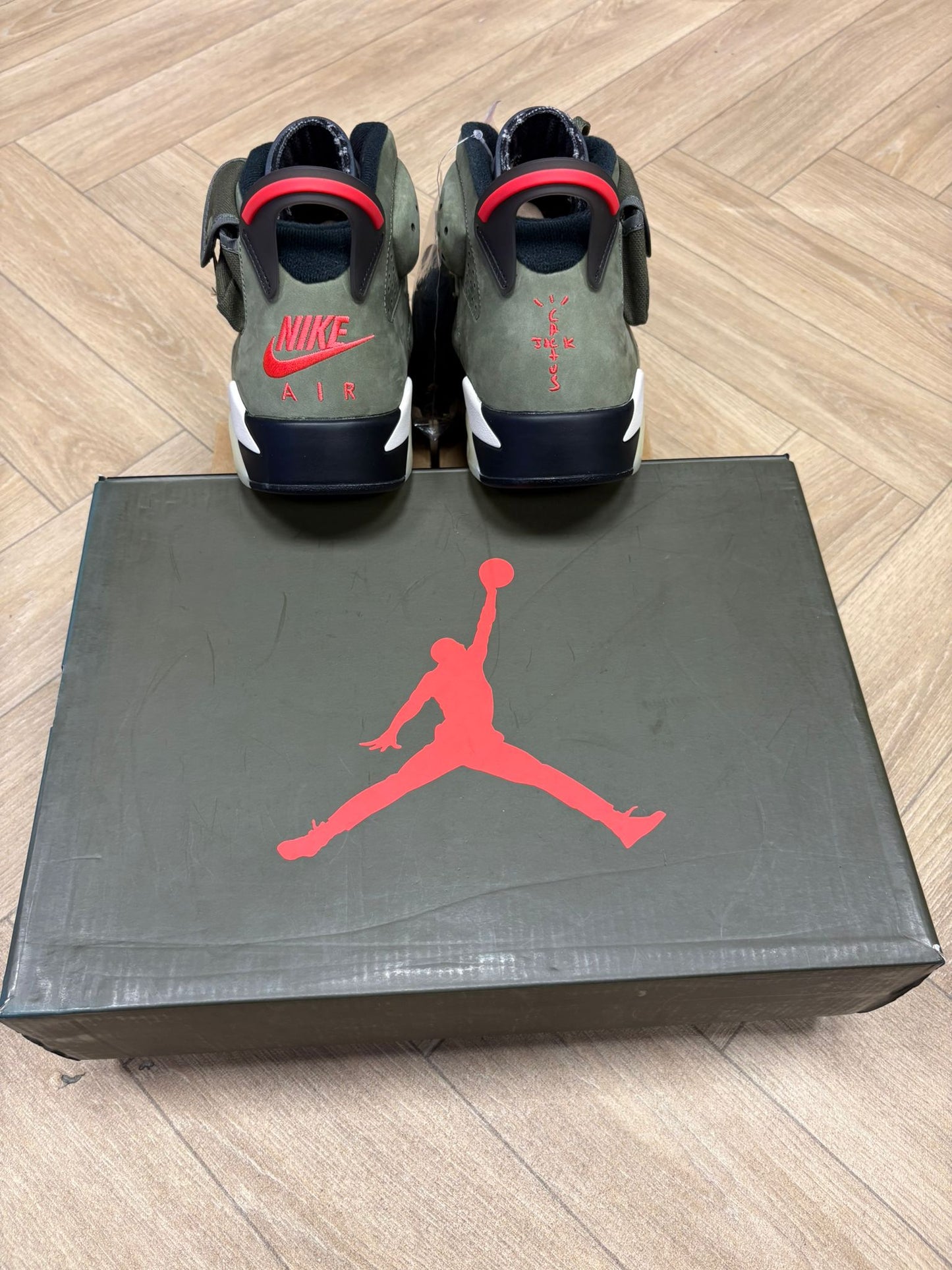 Jordan 6 × Travis Scott - Olive Green