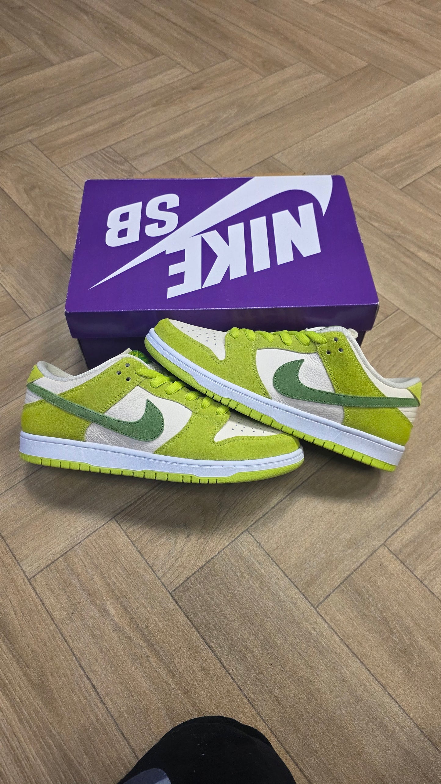 Nike SB Dunk Low - Green Apple