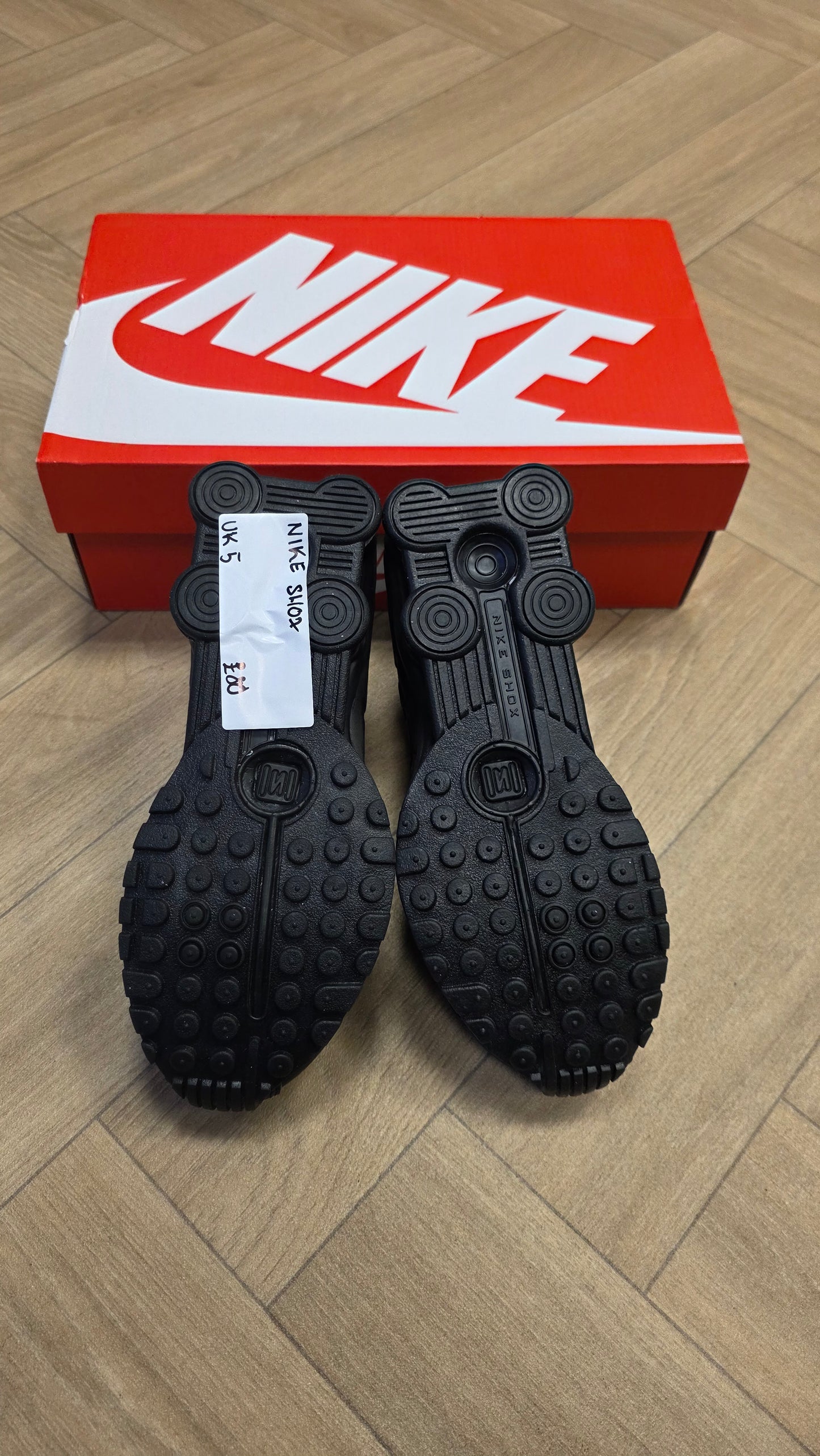 Nike Shox R4 - Black Bright Crimson