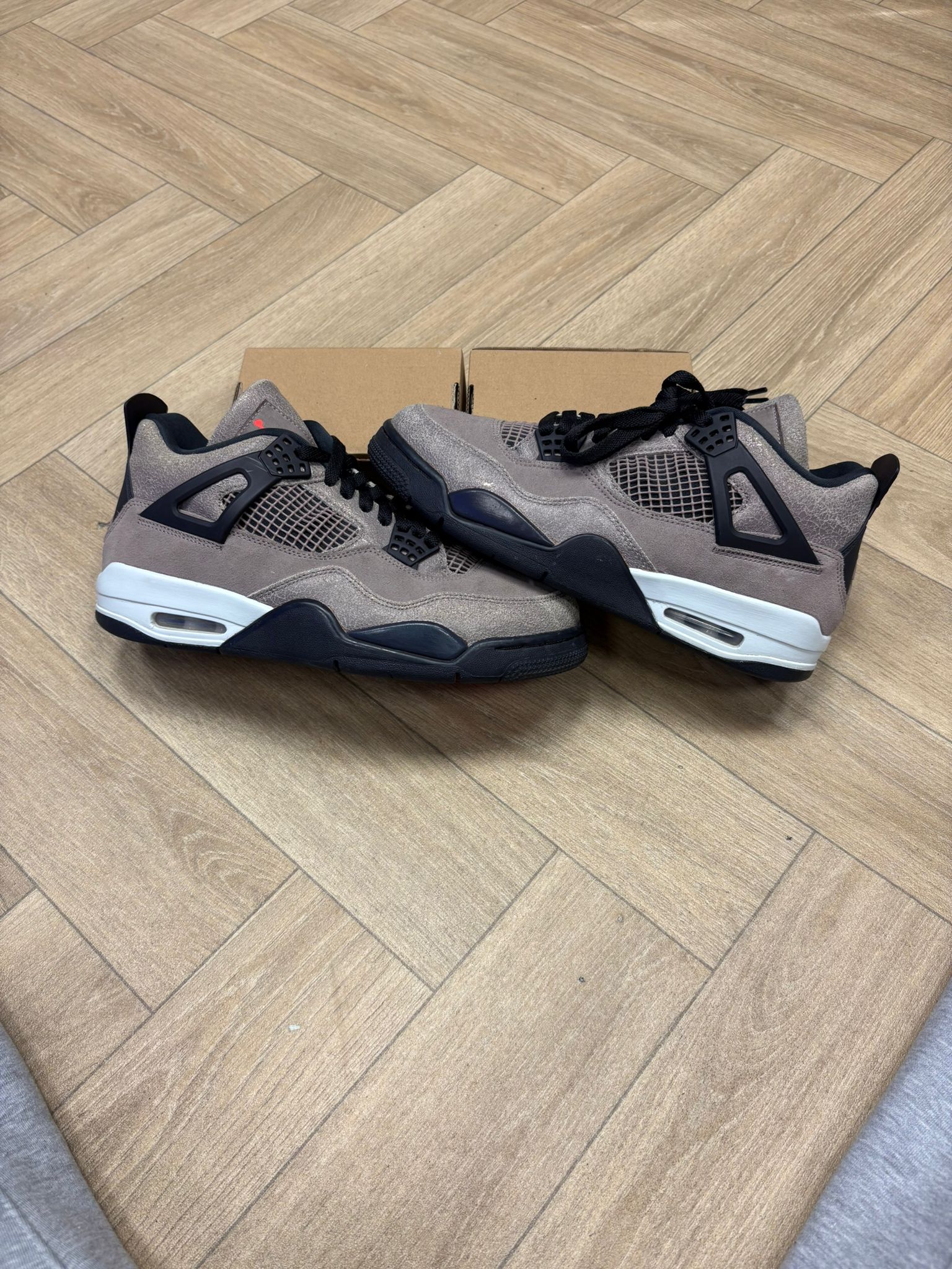 Jordan 4 - Taupe Haze