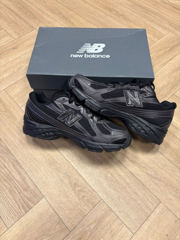 New Balance 740 - Triple Black