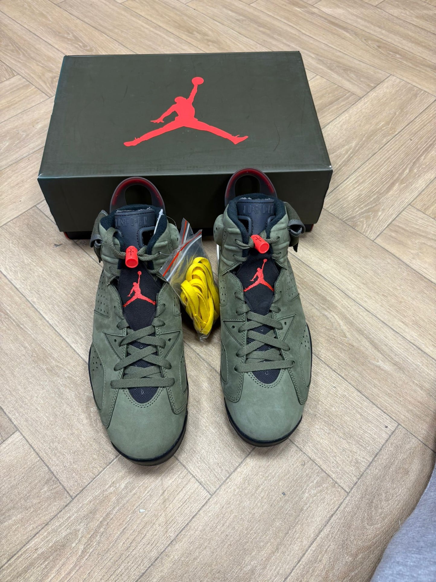 Jordan 6 × Travis Scott - Olive Green
