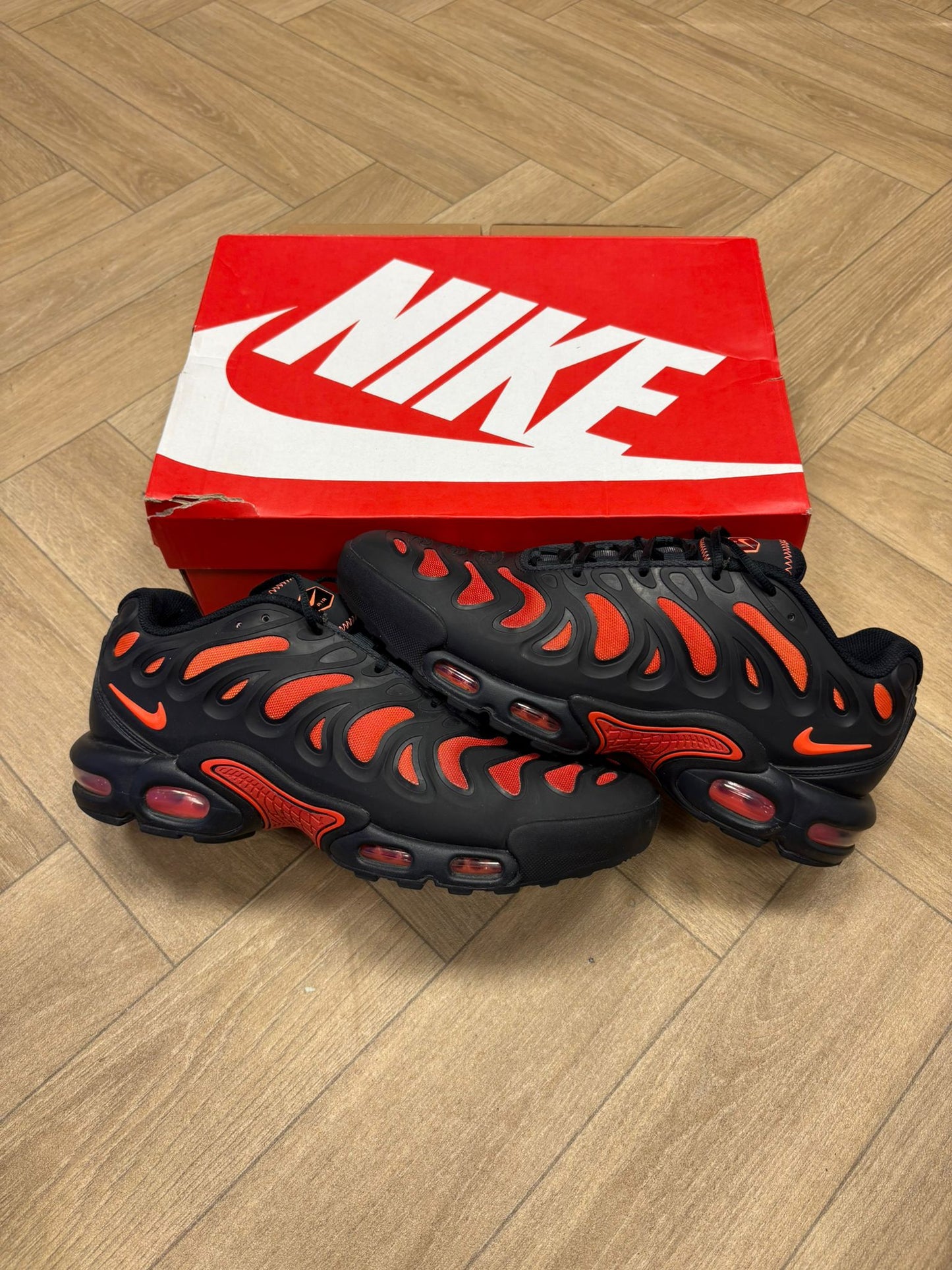 Nike Air Max Plus Drift - Black Dragon Red