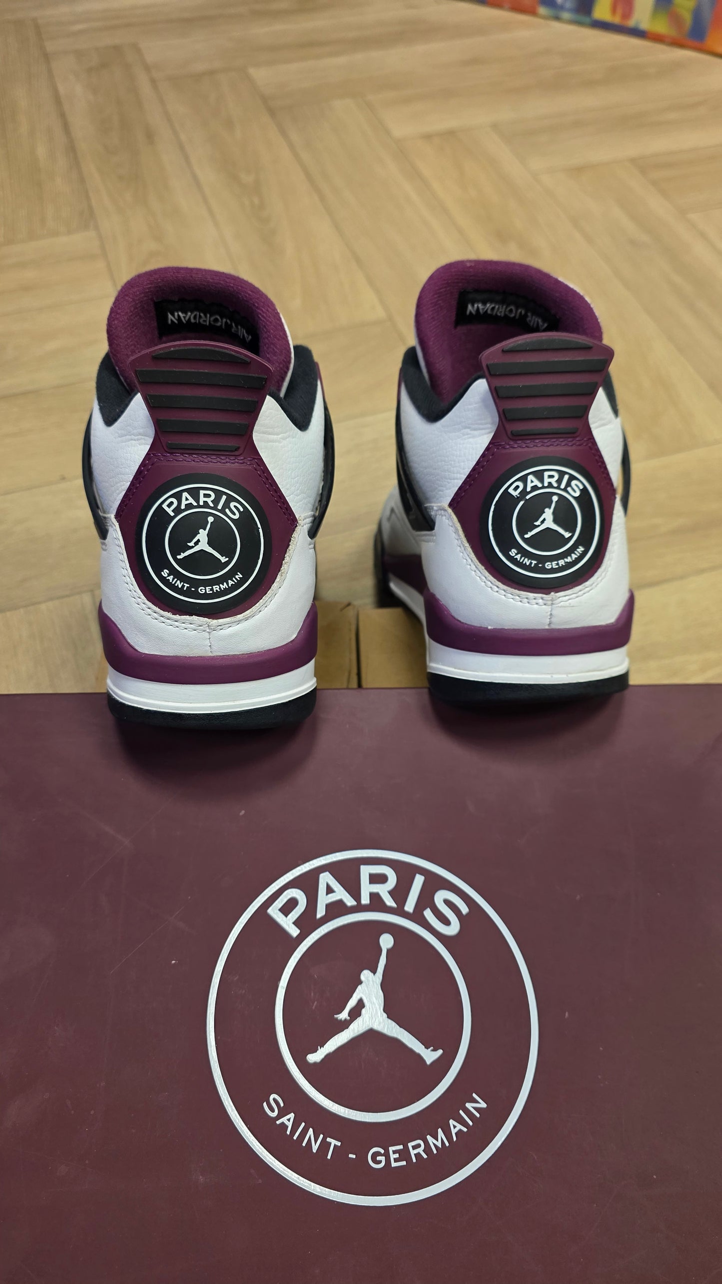 Jordan 4 - PSG (Paris Saint-Germain)